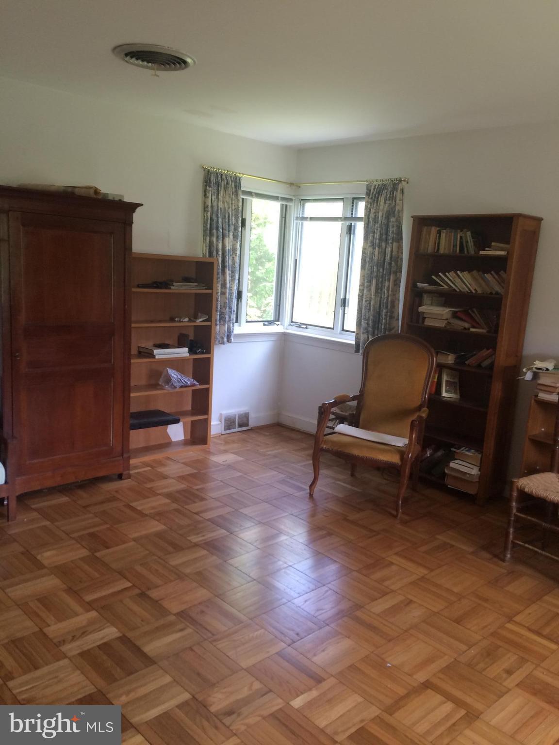 ENGLISH VILLAGE - Land