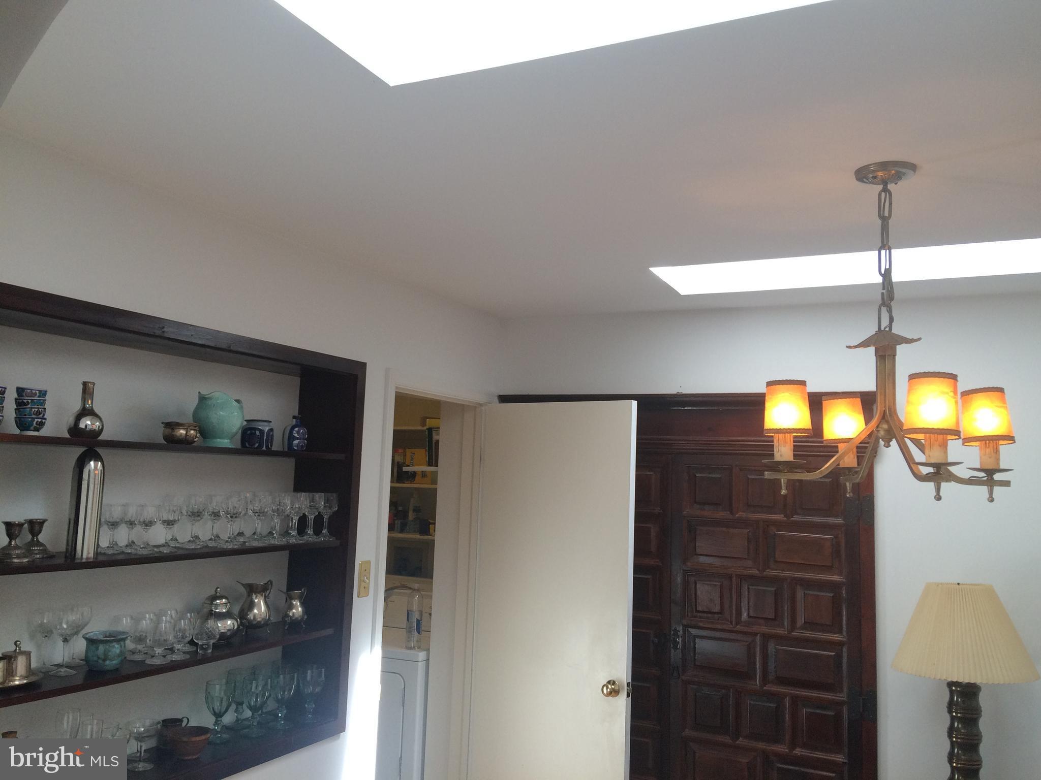 ENGLISH VILLAGE - Land