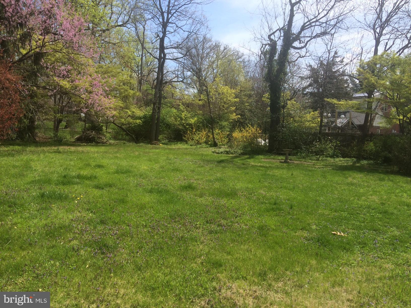 ENGLISH VILLAGE - Land