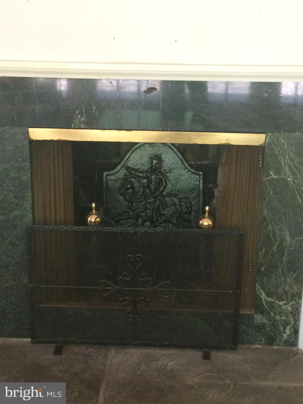 ENGLISH VILLAGE - Land