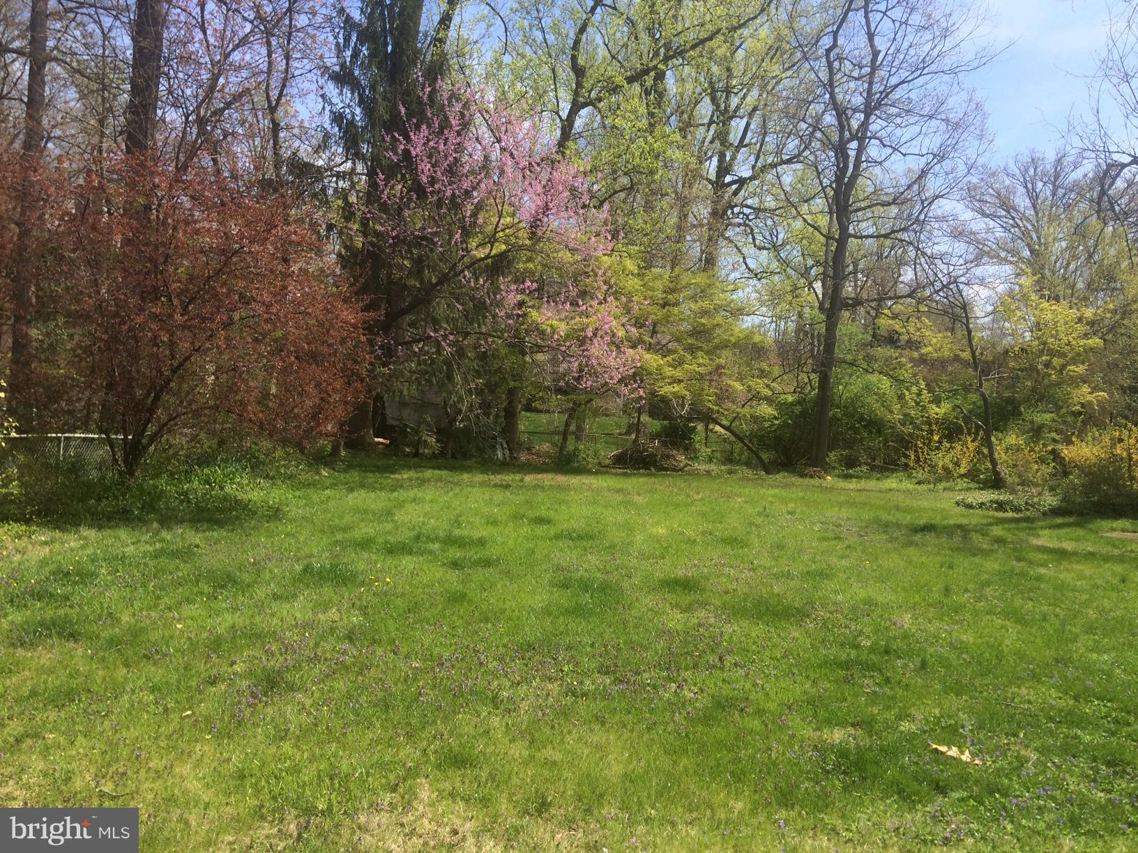 ENGLISH VILLAGE - Land