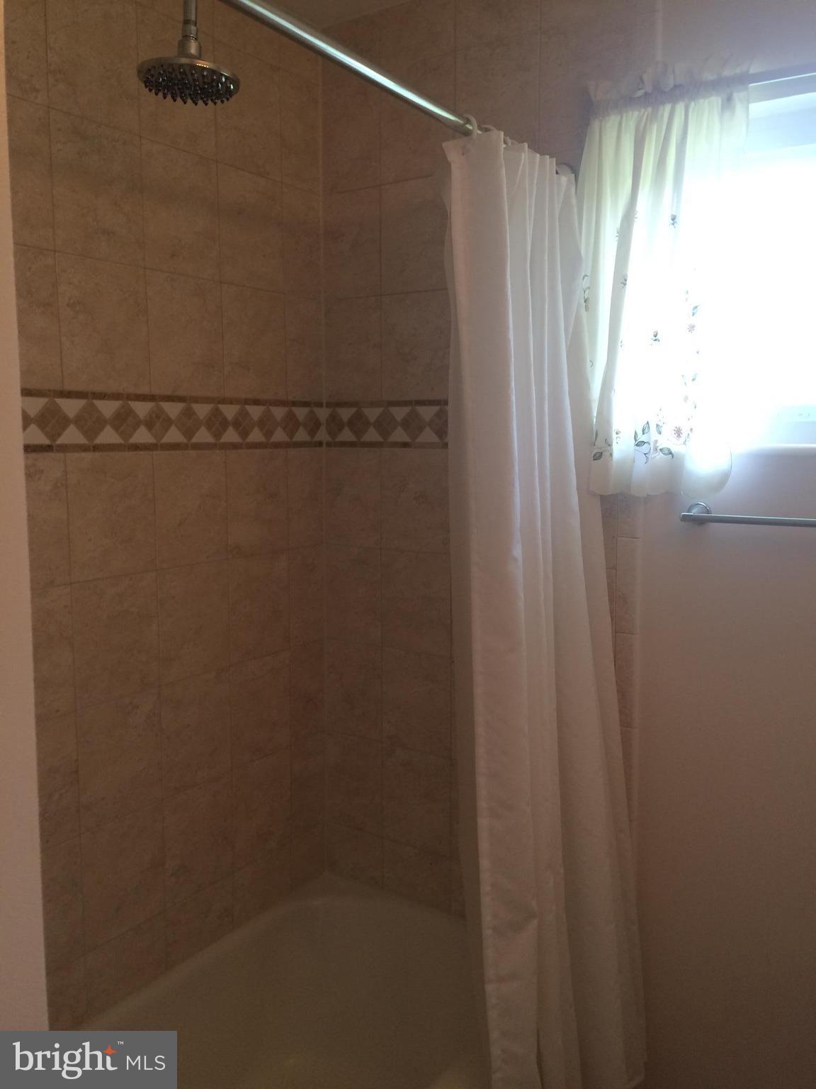 ENGLISH VILLAGE - Land