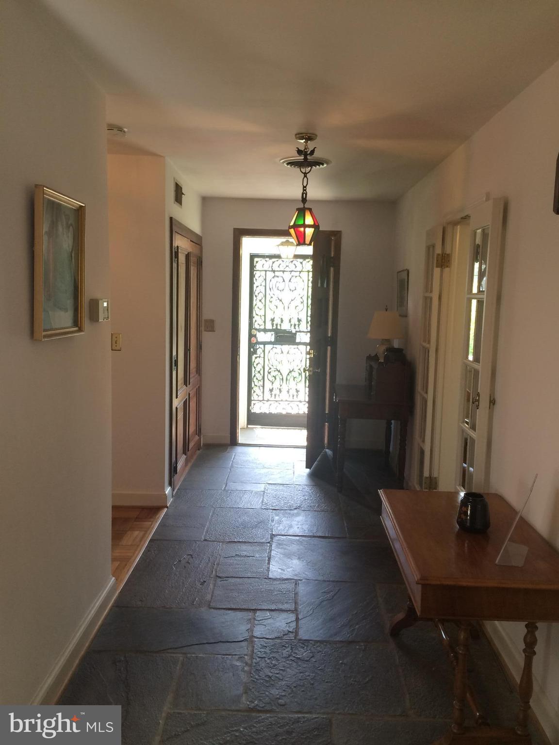 ENGLISH VILLAGE - Land