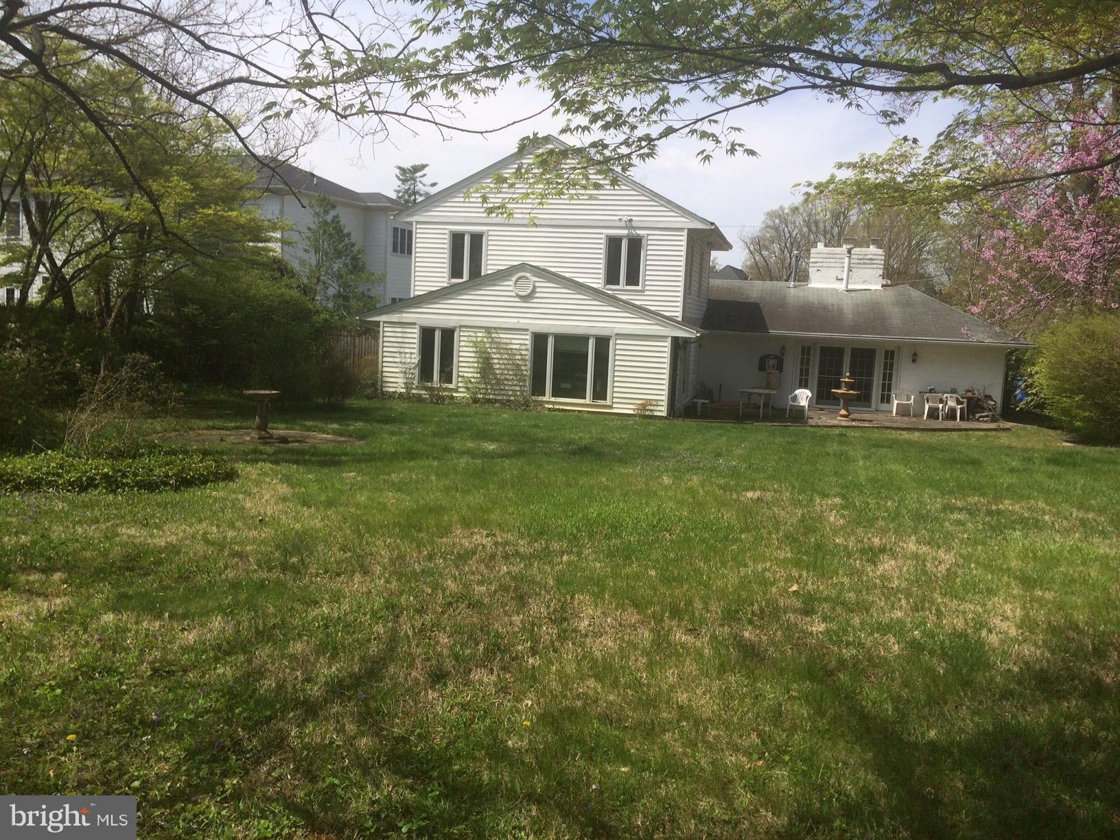 ENGLISH VILLAGE - Land