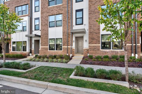 Photo of 16282 Connors Way #26, ROCKVILLE, MD 20855 (MLS # MDMC2206692)
