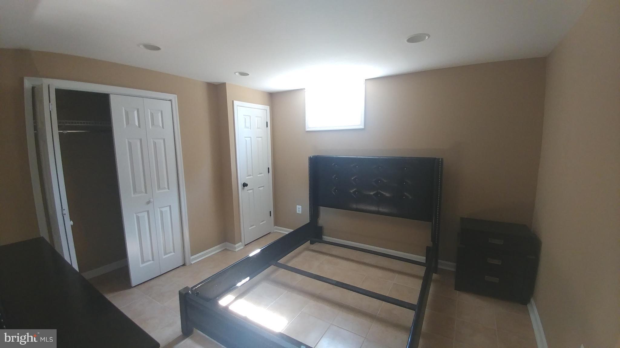 ROYAL OAKS - Residential Lease