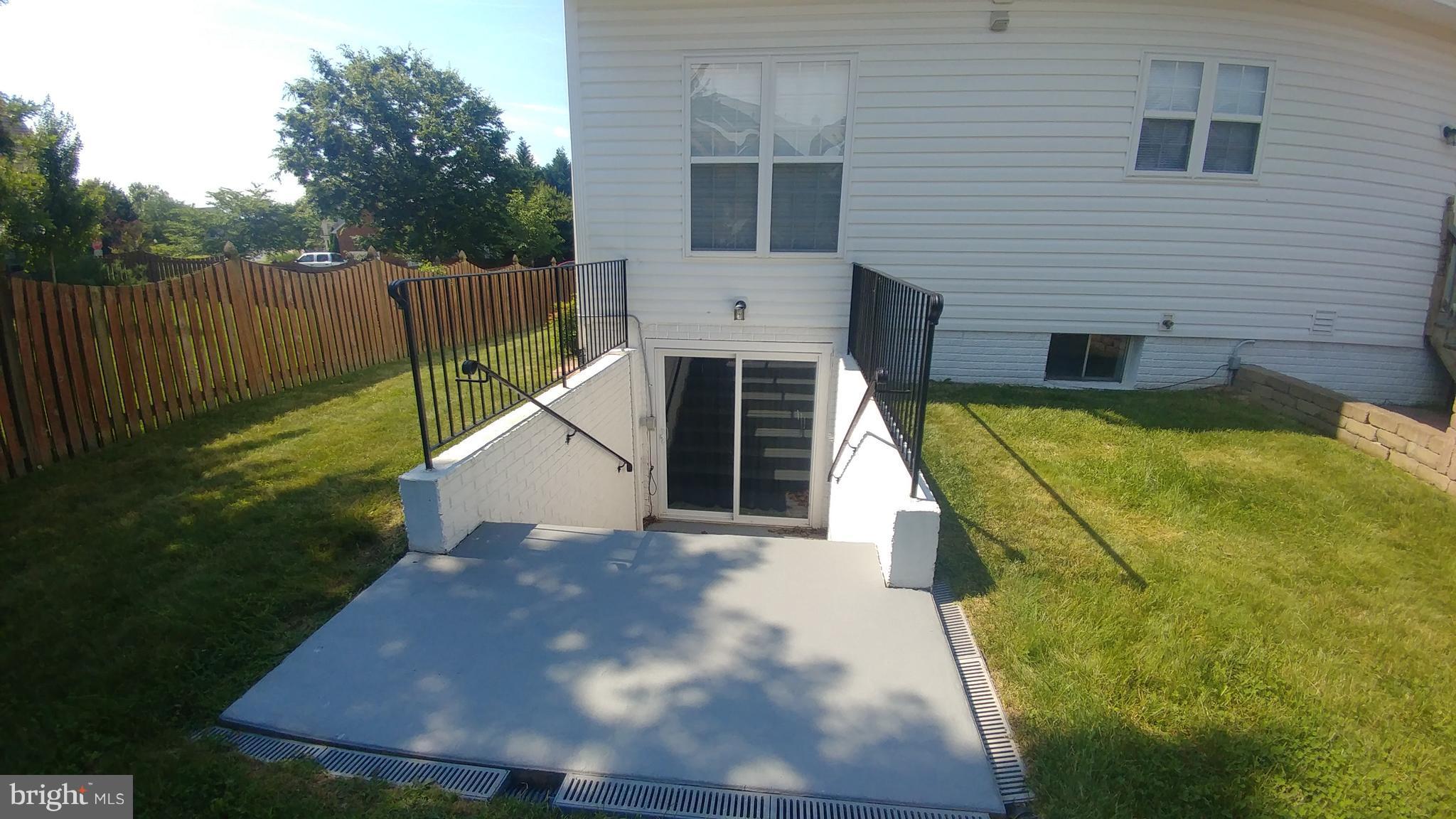 ROYAL OAKS - Residential Lease