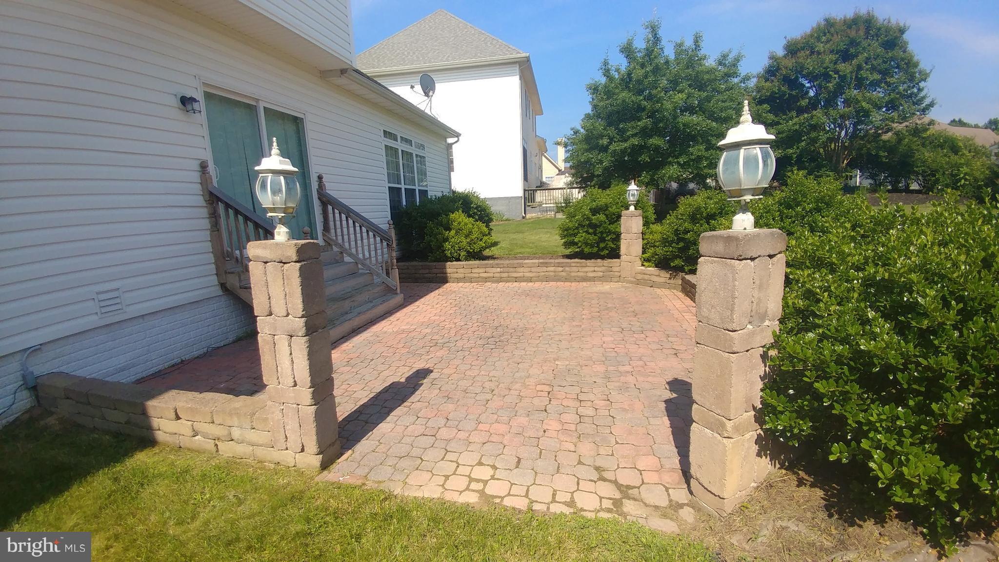 ROYAL OAKS - Residential Lease