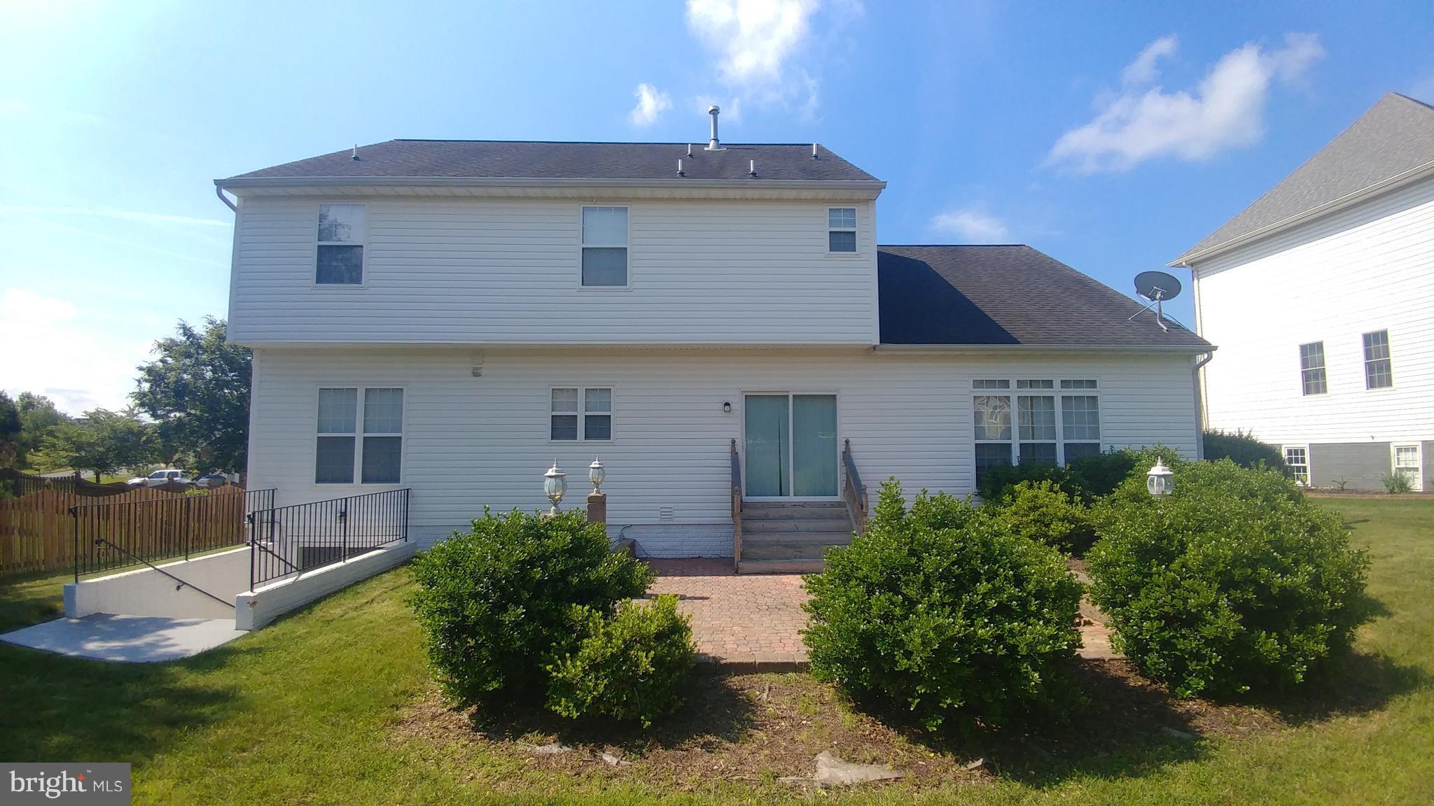 ROYAL OAKS - Residential Lease