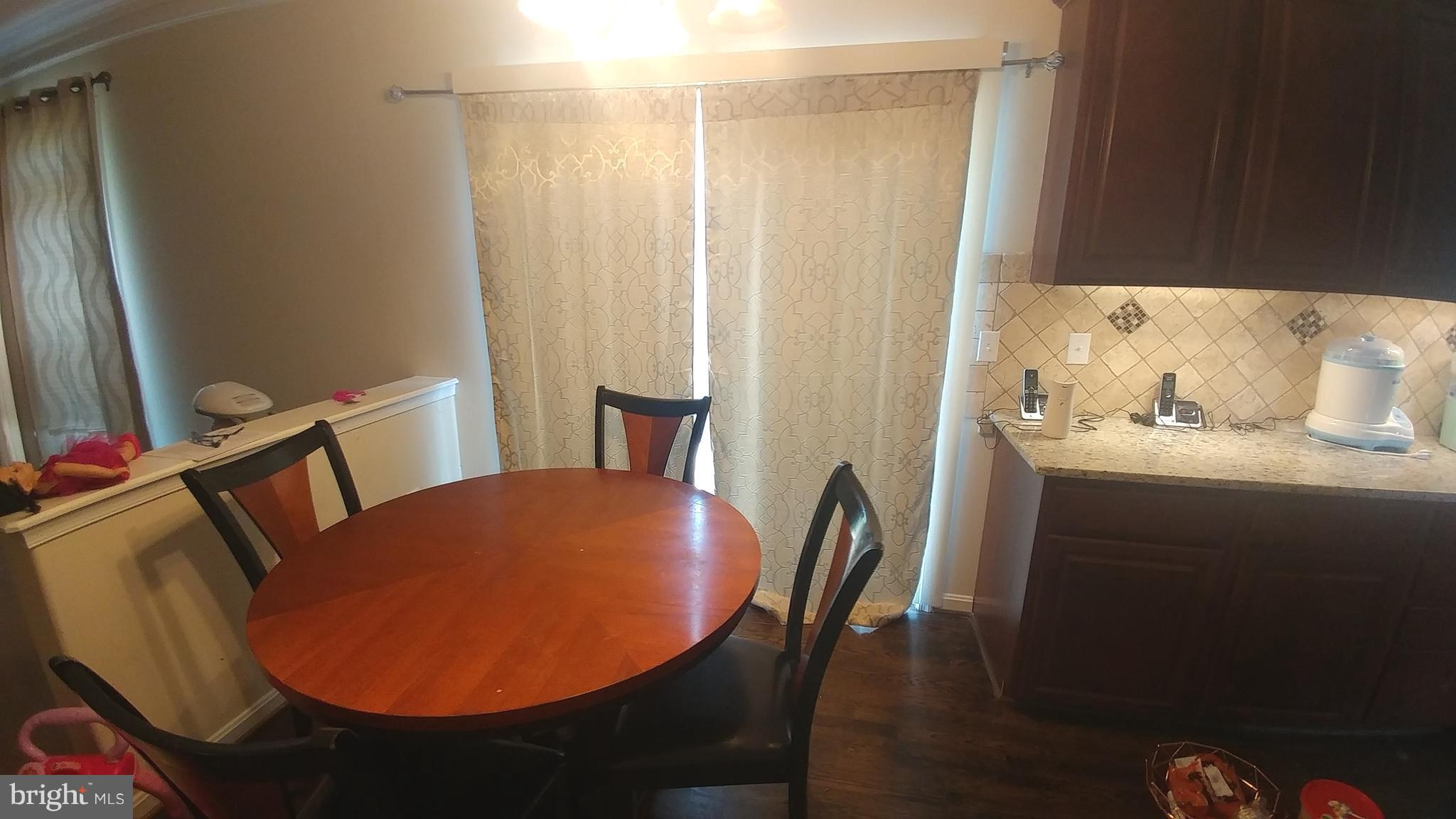 ROYAL OAKS - Residential Lease