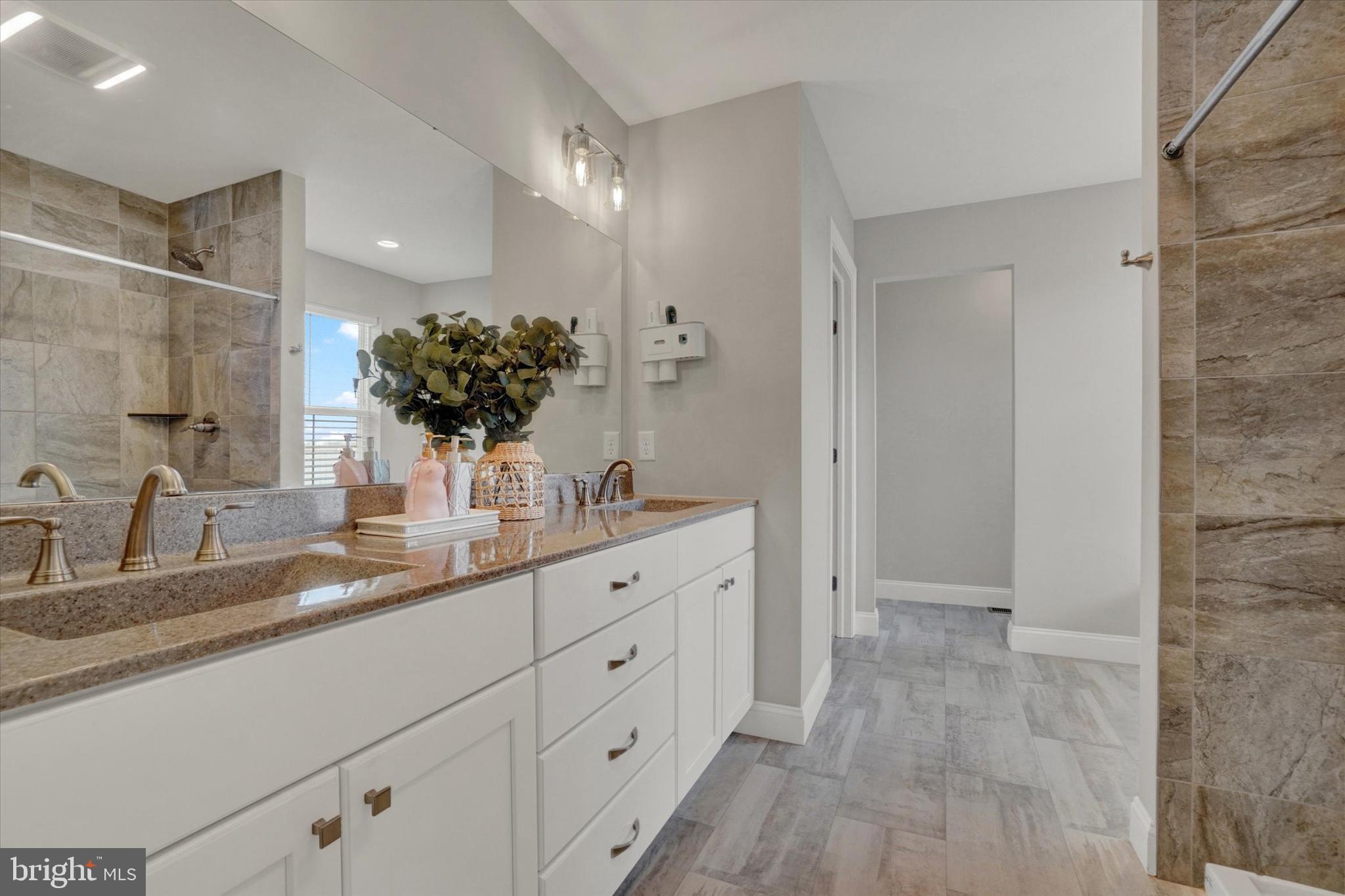 AUTUMN CHASE - Residential