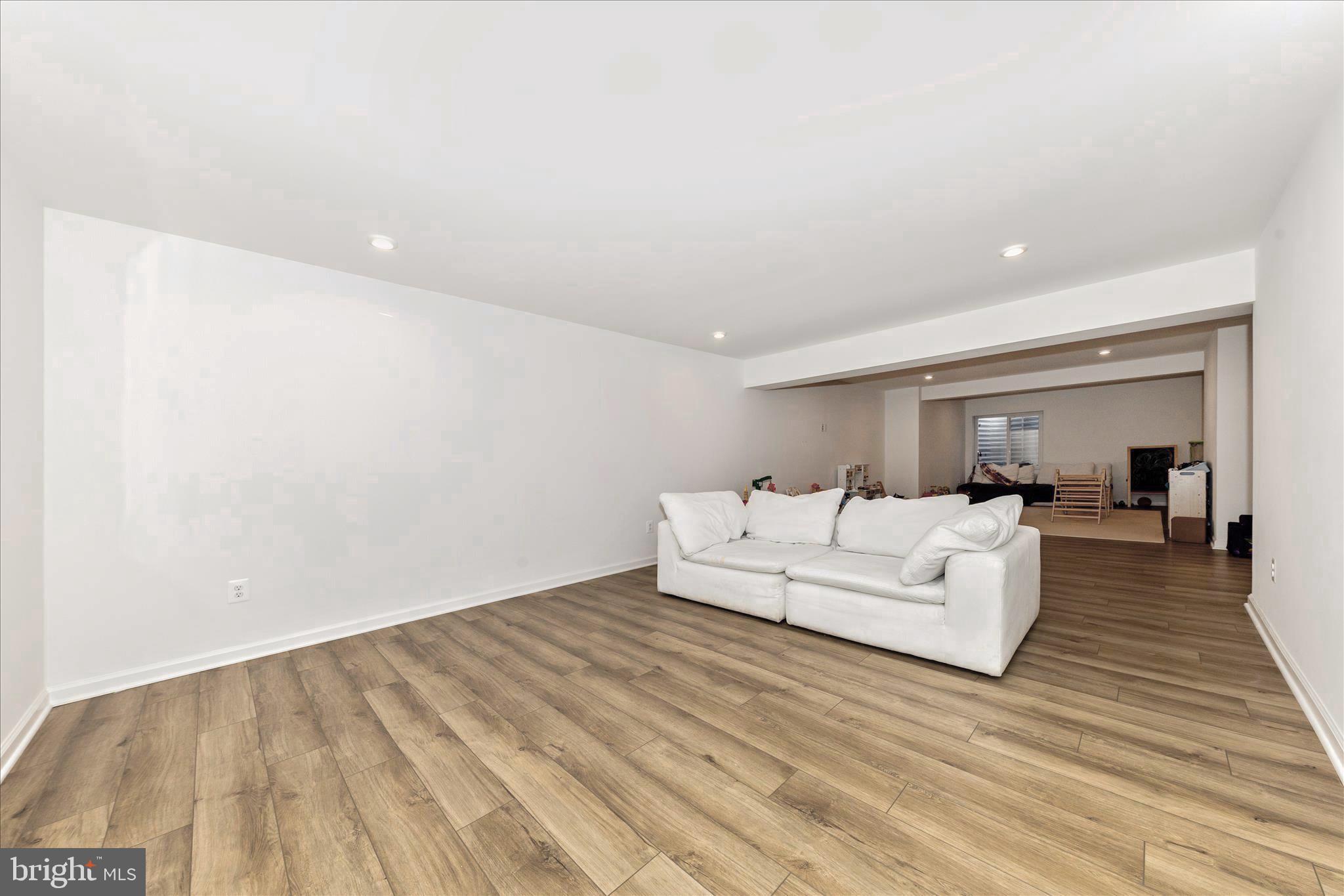 KING'S CROSSING - Residential