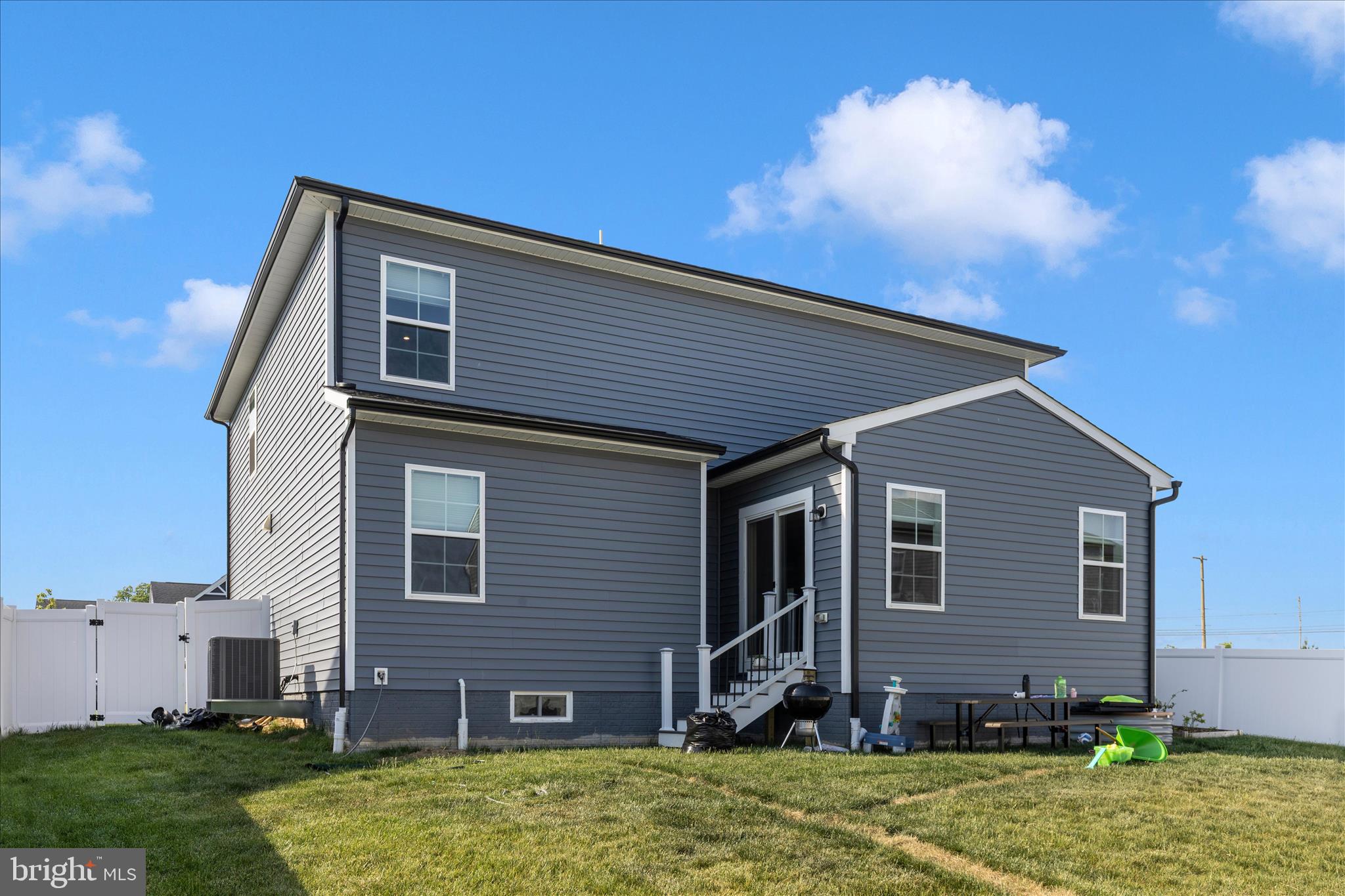 KING'S CROSSING - Residential