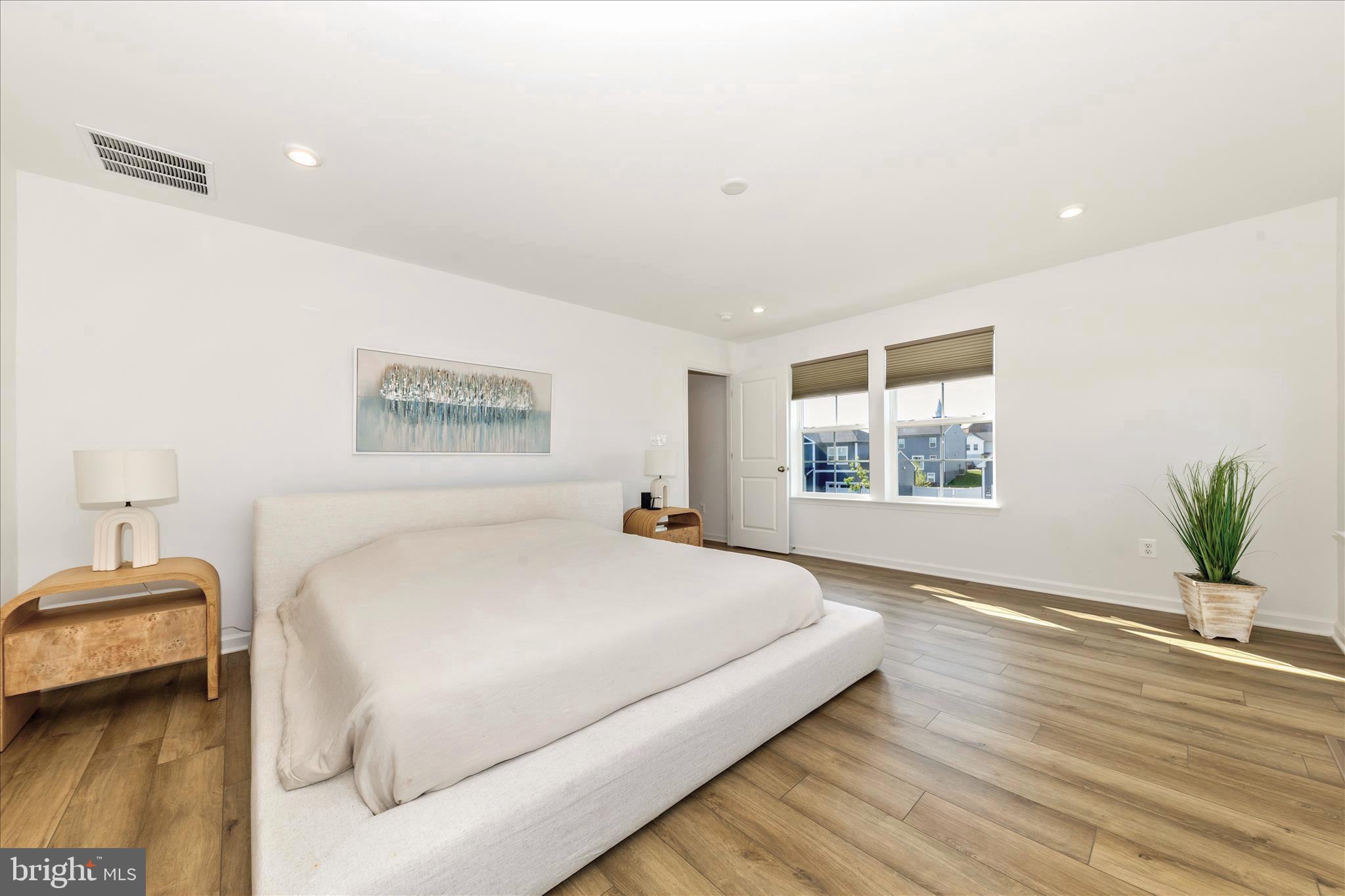 KING'S CROSSING - Residential