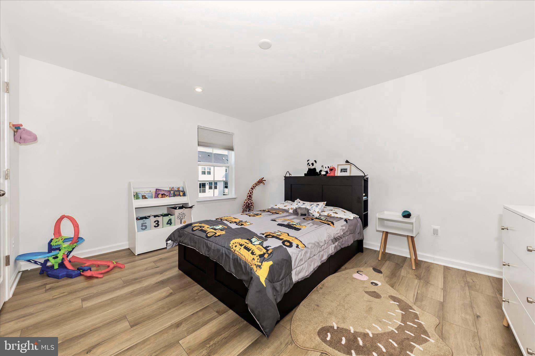 KING'S CROSSING - Residential