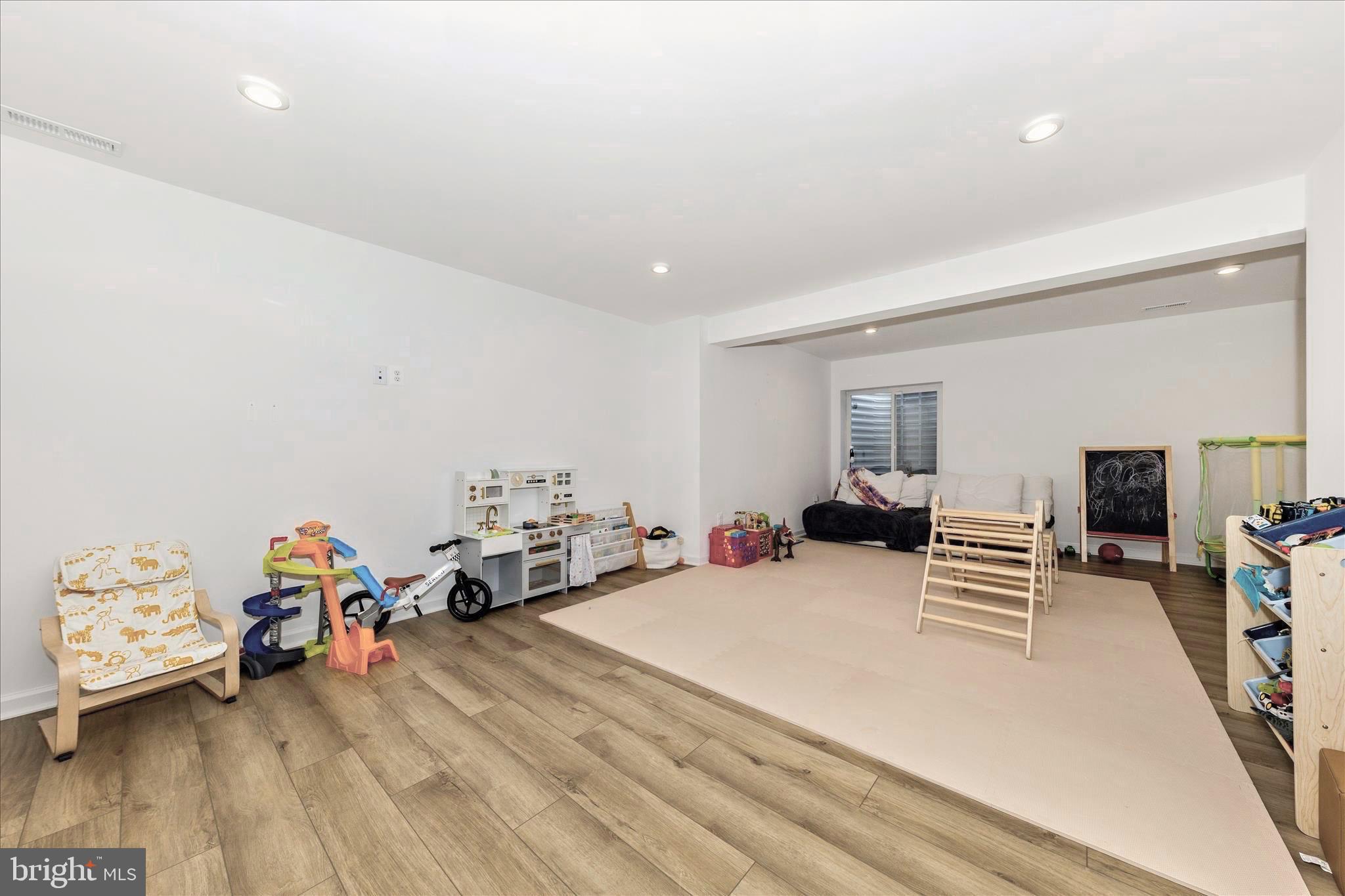 KING'S CROSSING - Residential