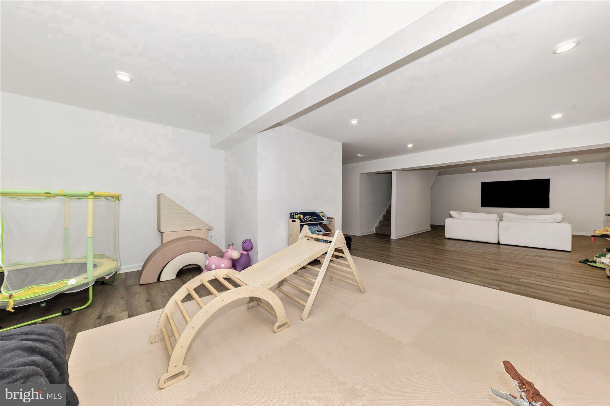 KING'S CROSSING - Residential