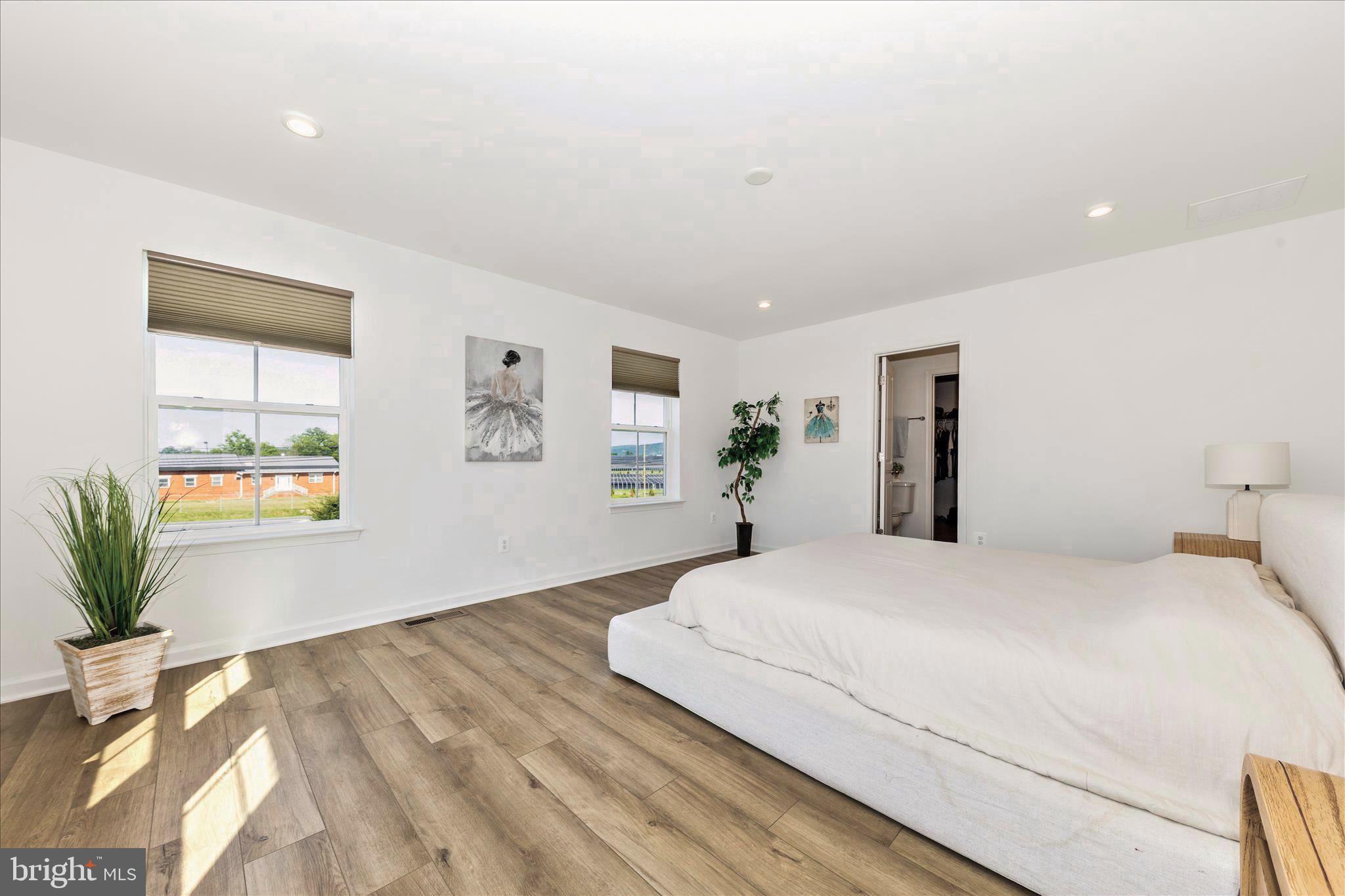 KING'S CROSSING - Residential