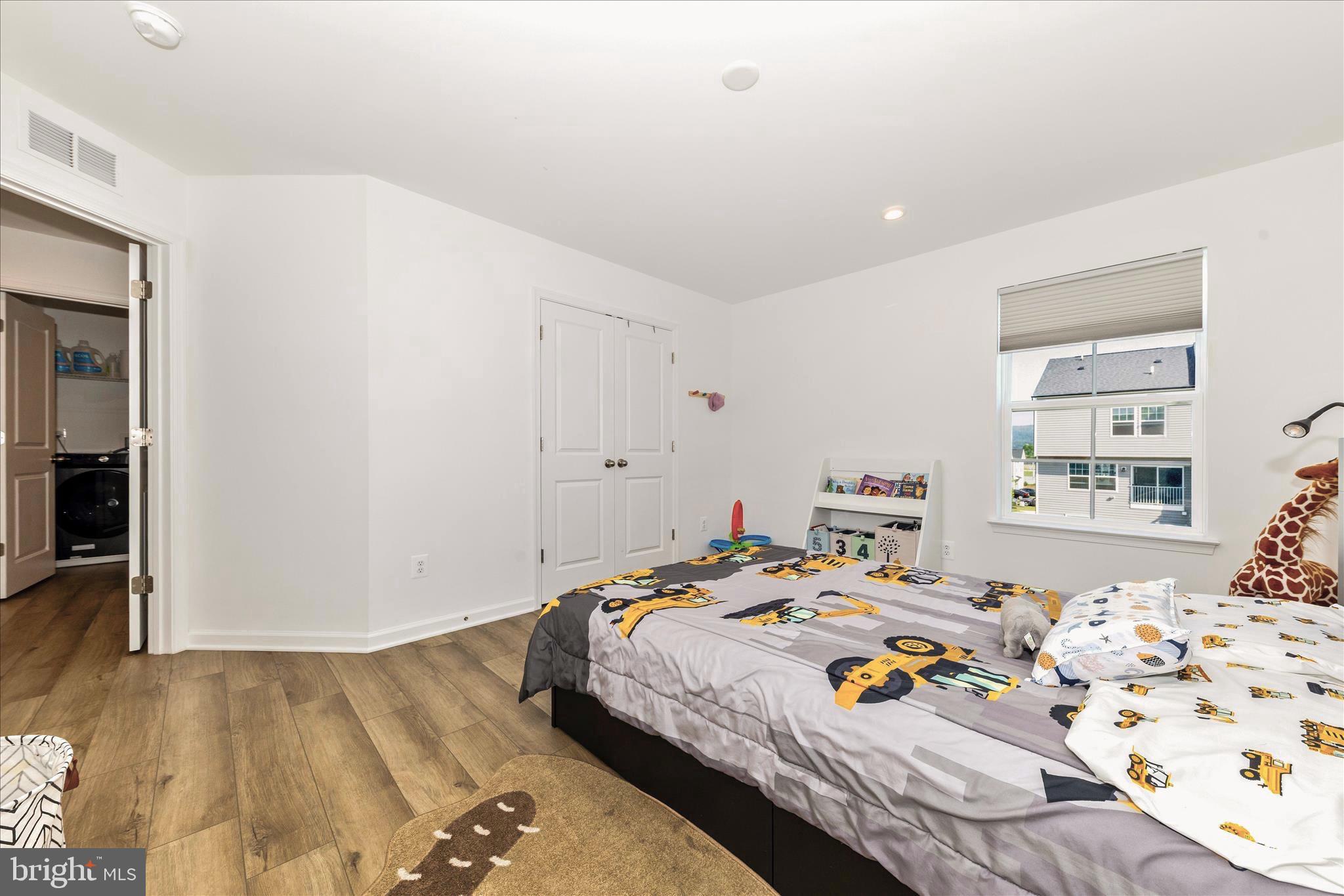 KING'S CROSSING - Residential