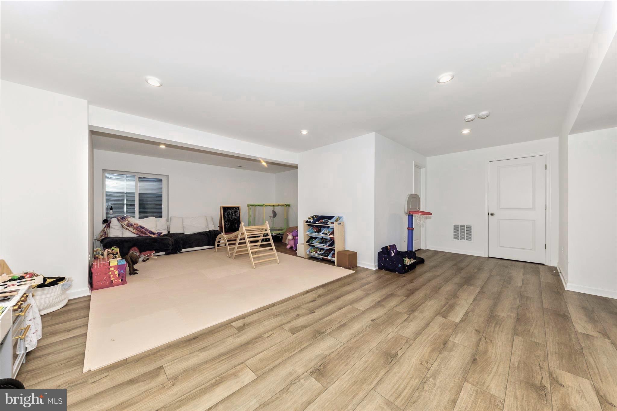 KING'S CROSSING - Residential