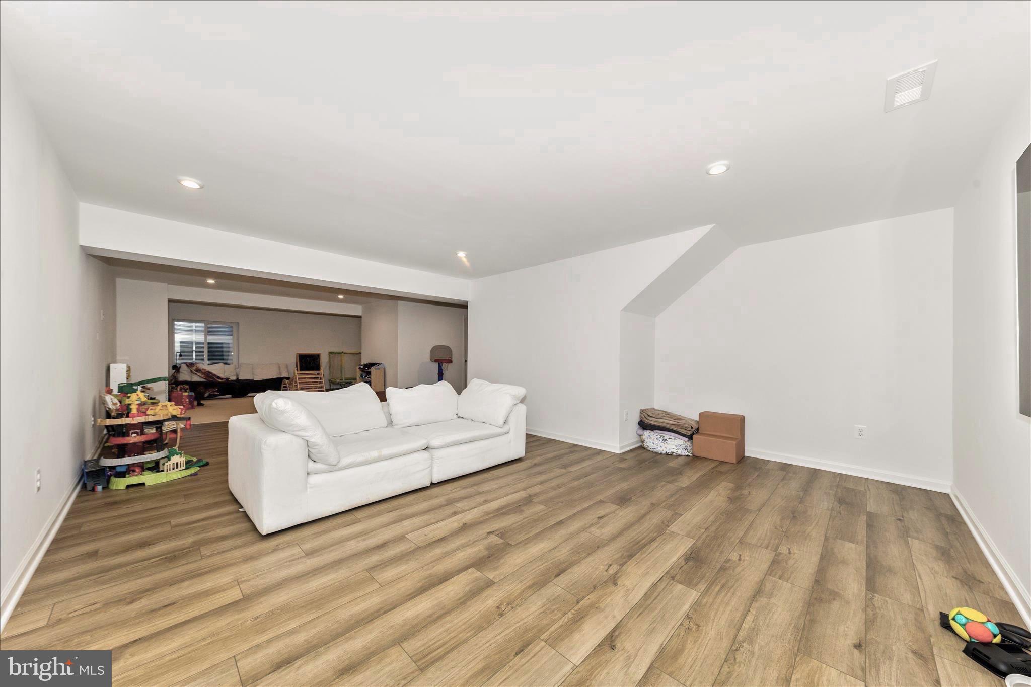 KING'S CROSSING - Residential