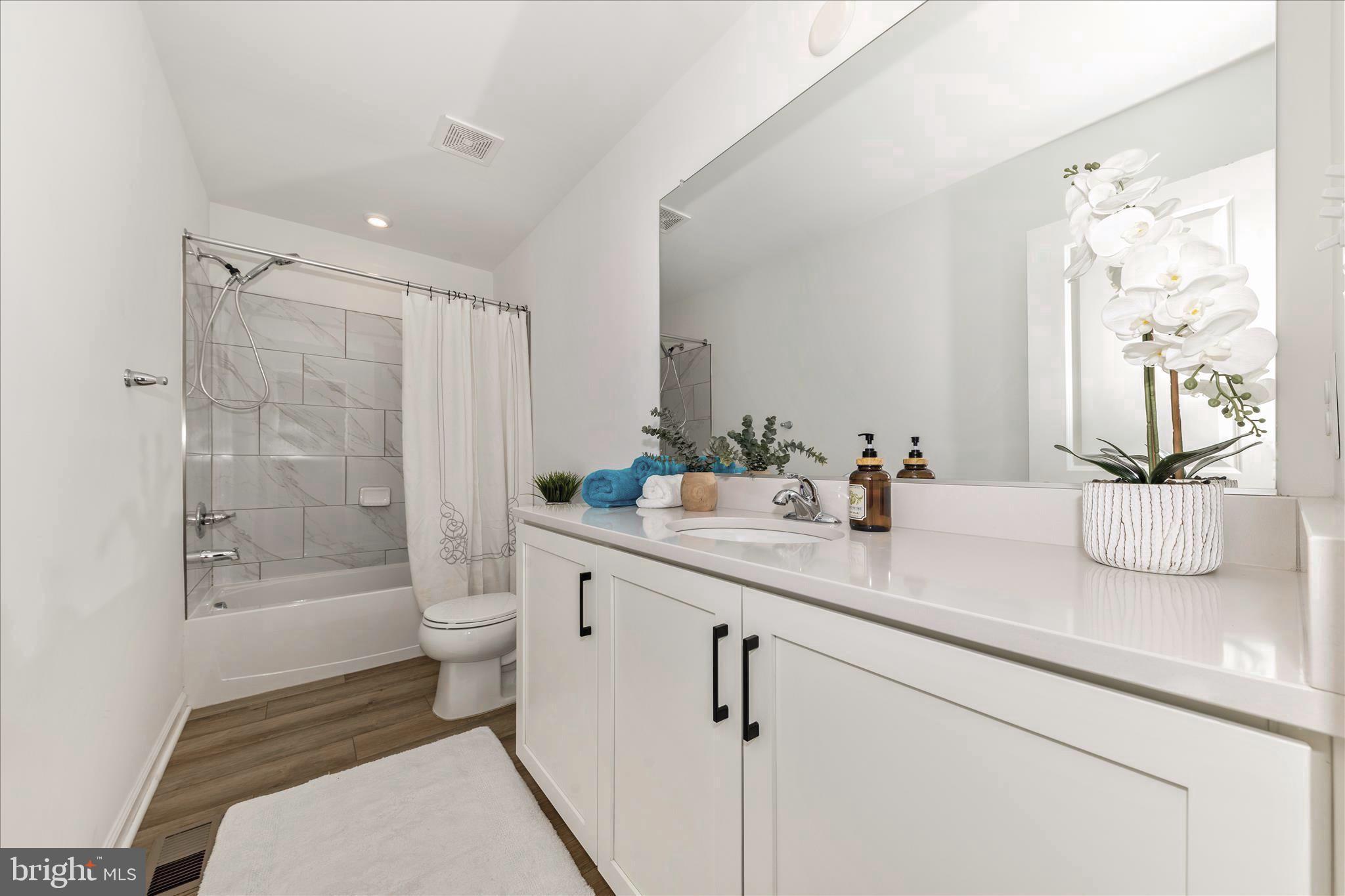 KING'S CROSSING - Residential