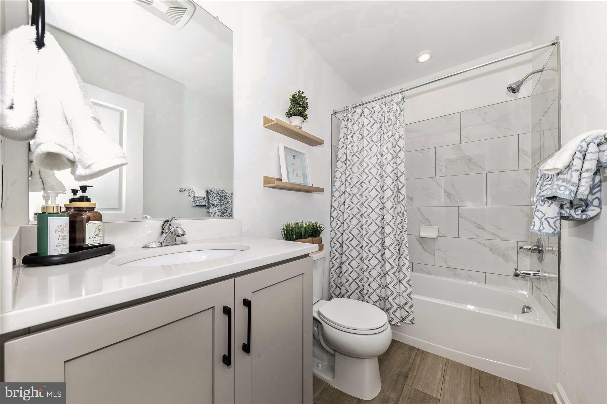 KING'S CROSSING - Residential