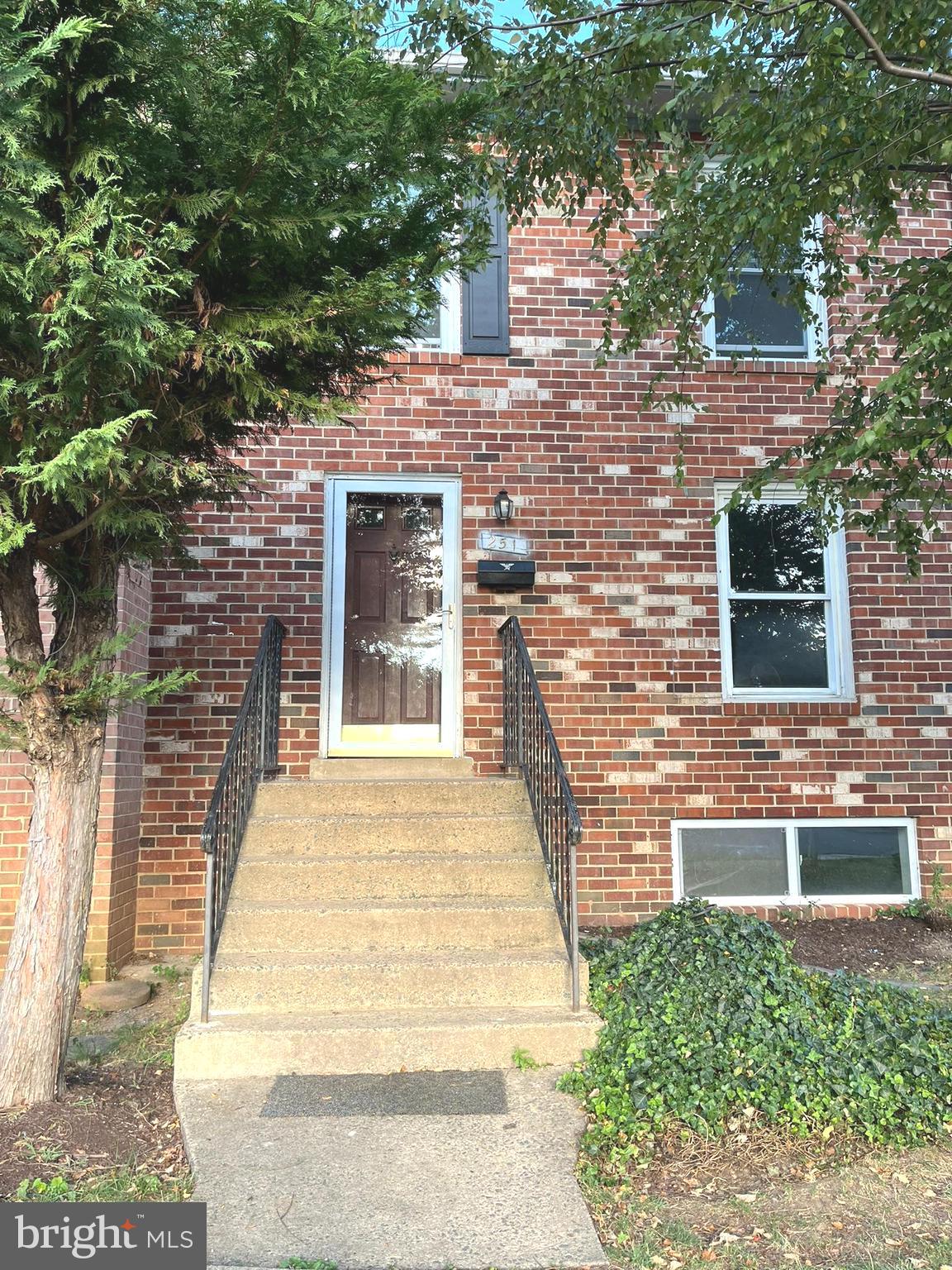 251 MEADOWS LANE NE