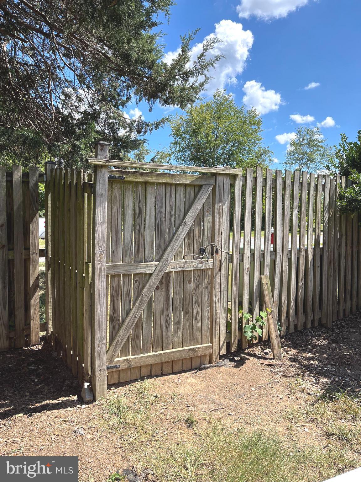 LOUDOUN HILLS - Residential