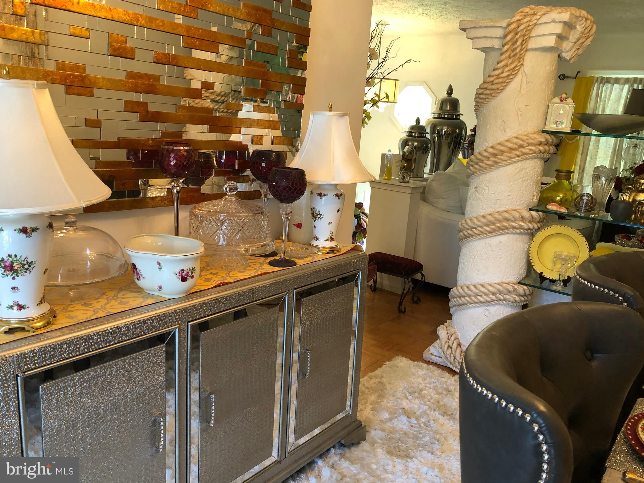 WESTBURY - Residential