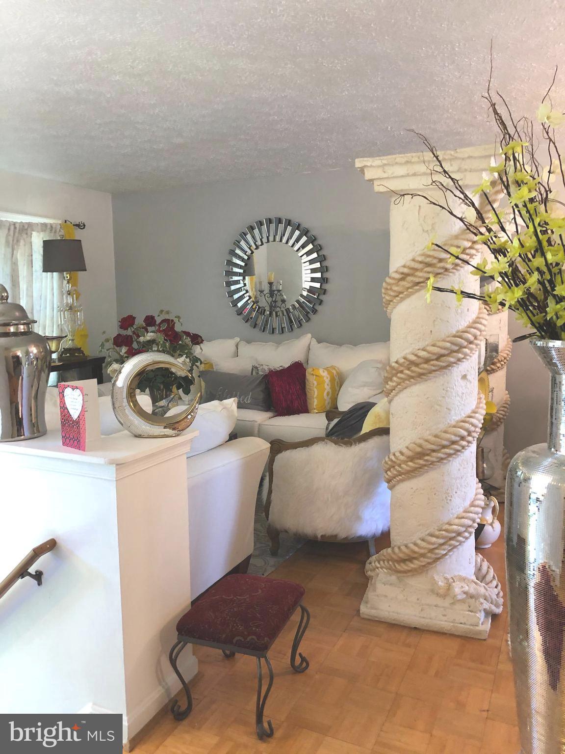 WESTBURY - Residential