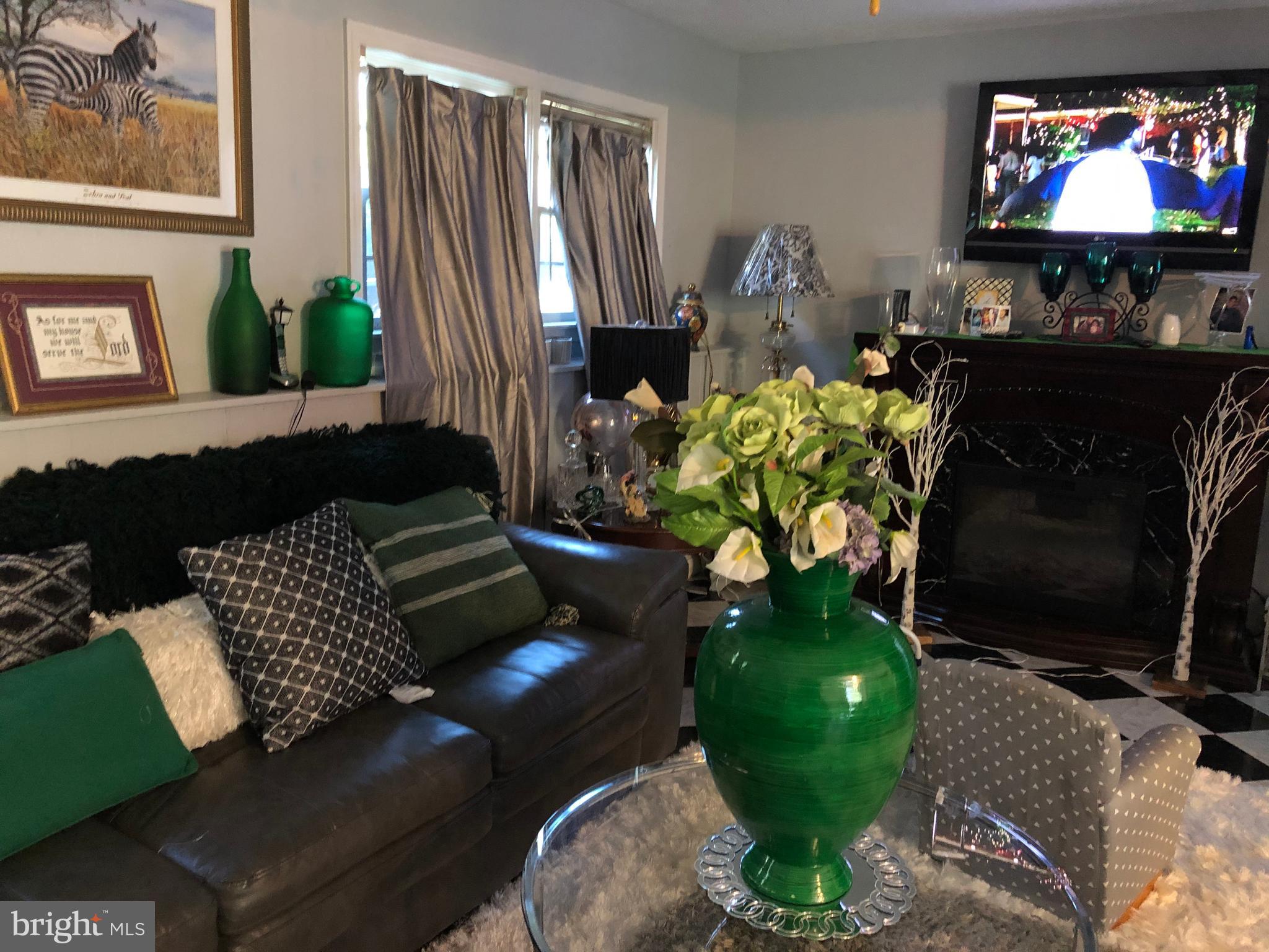 WESTBURY - Residential