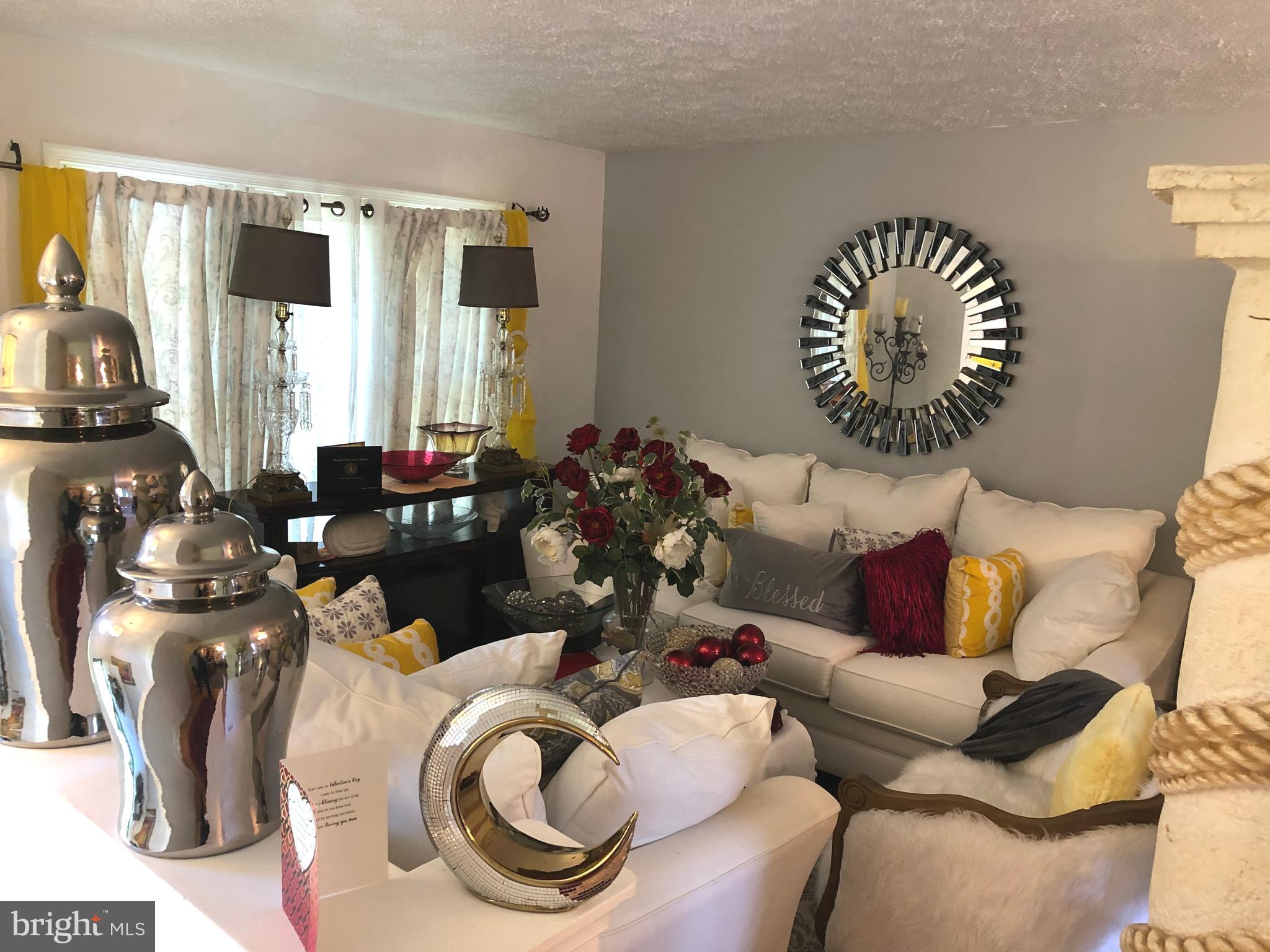 WESTBURY - Residential