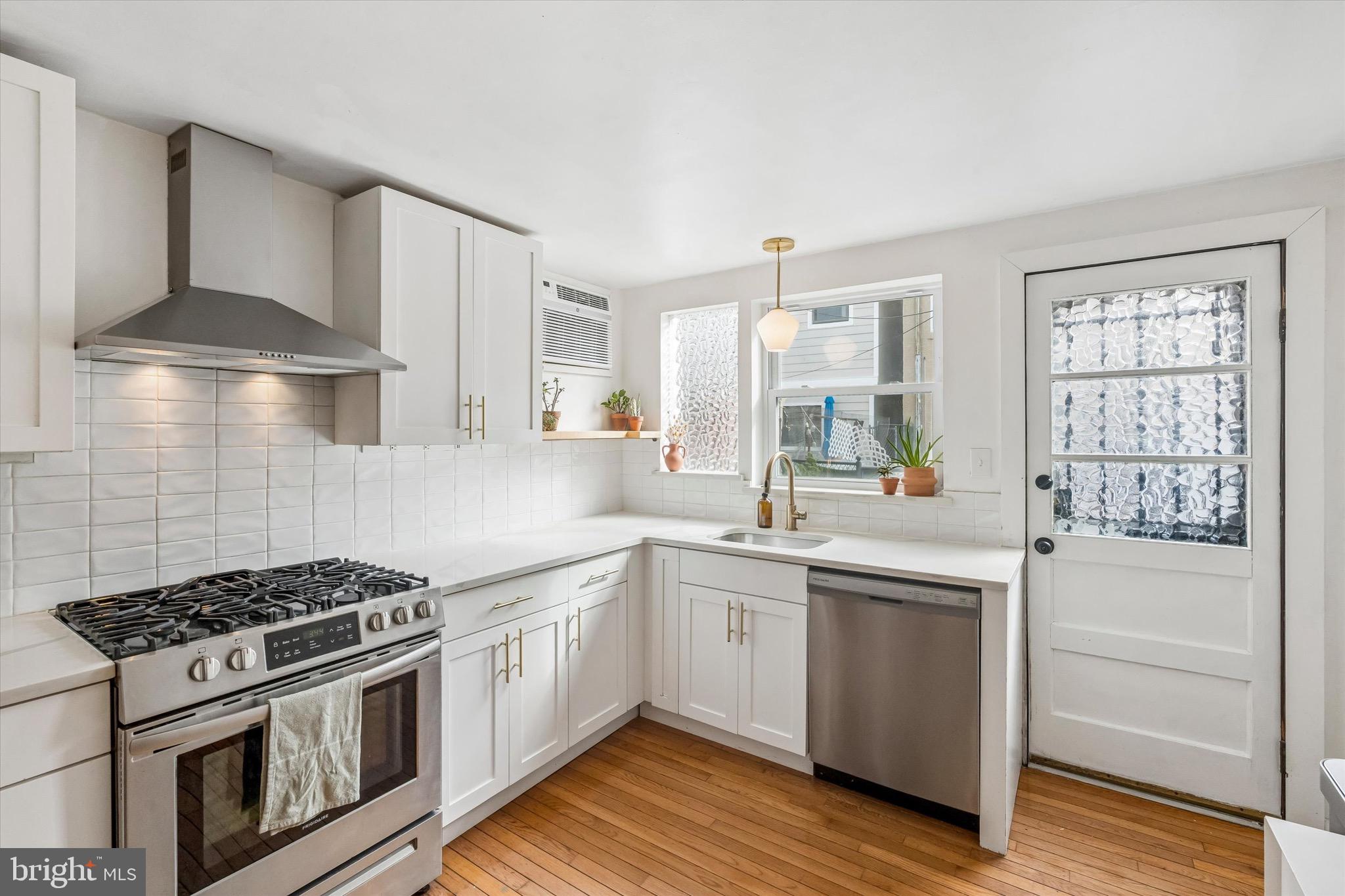 DICKINSON NARROWS - Residential