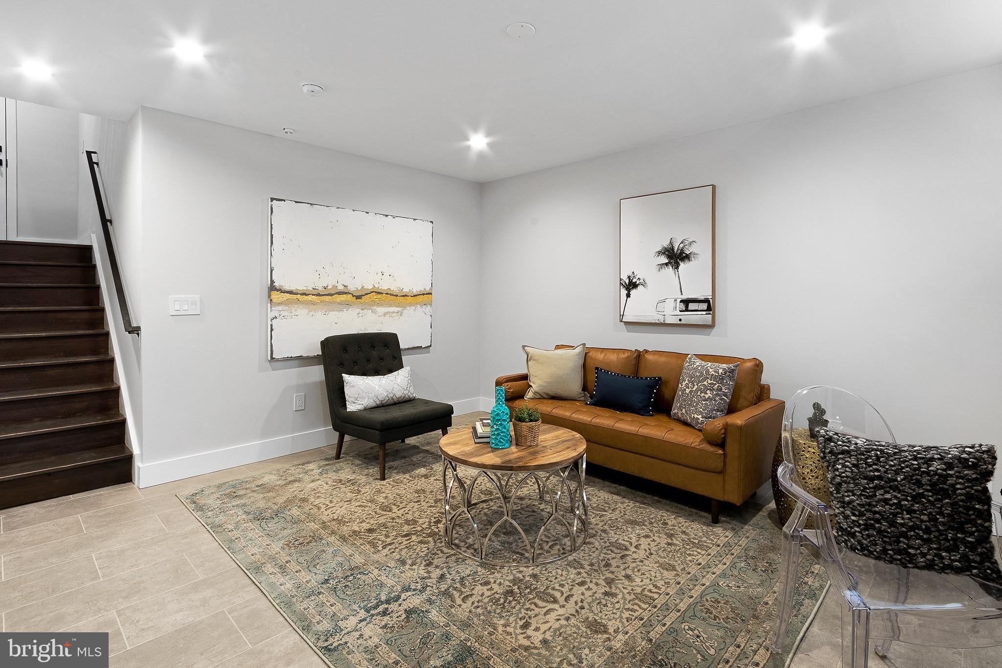 POINT BREEZE - Residential