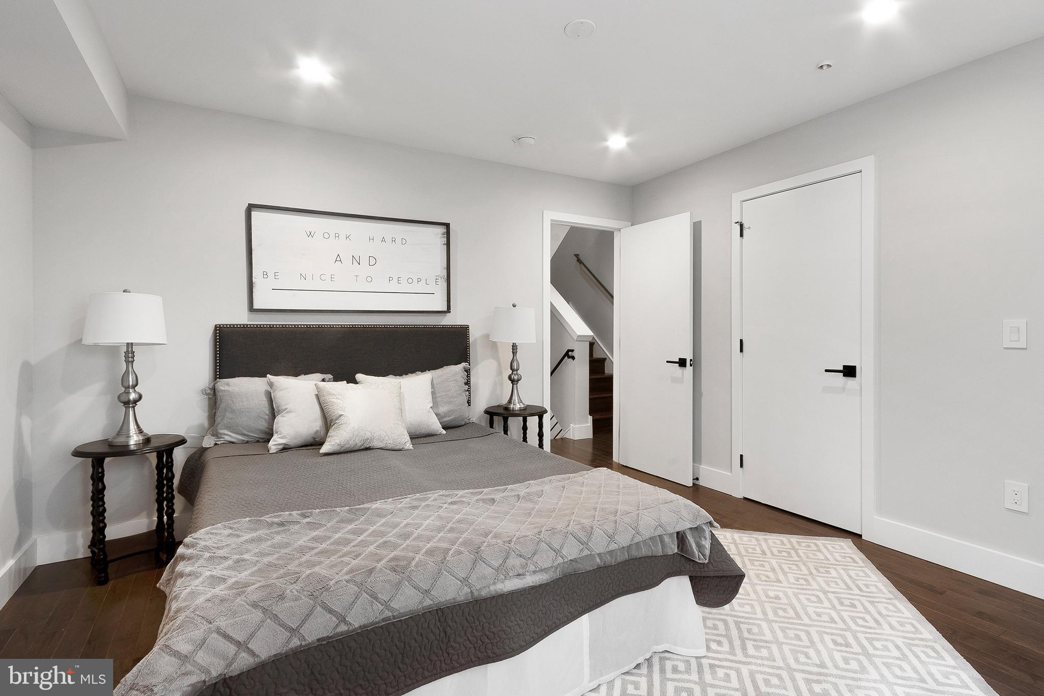 POINT BREEZE - Residential