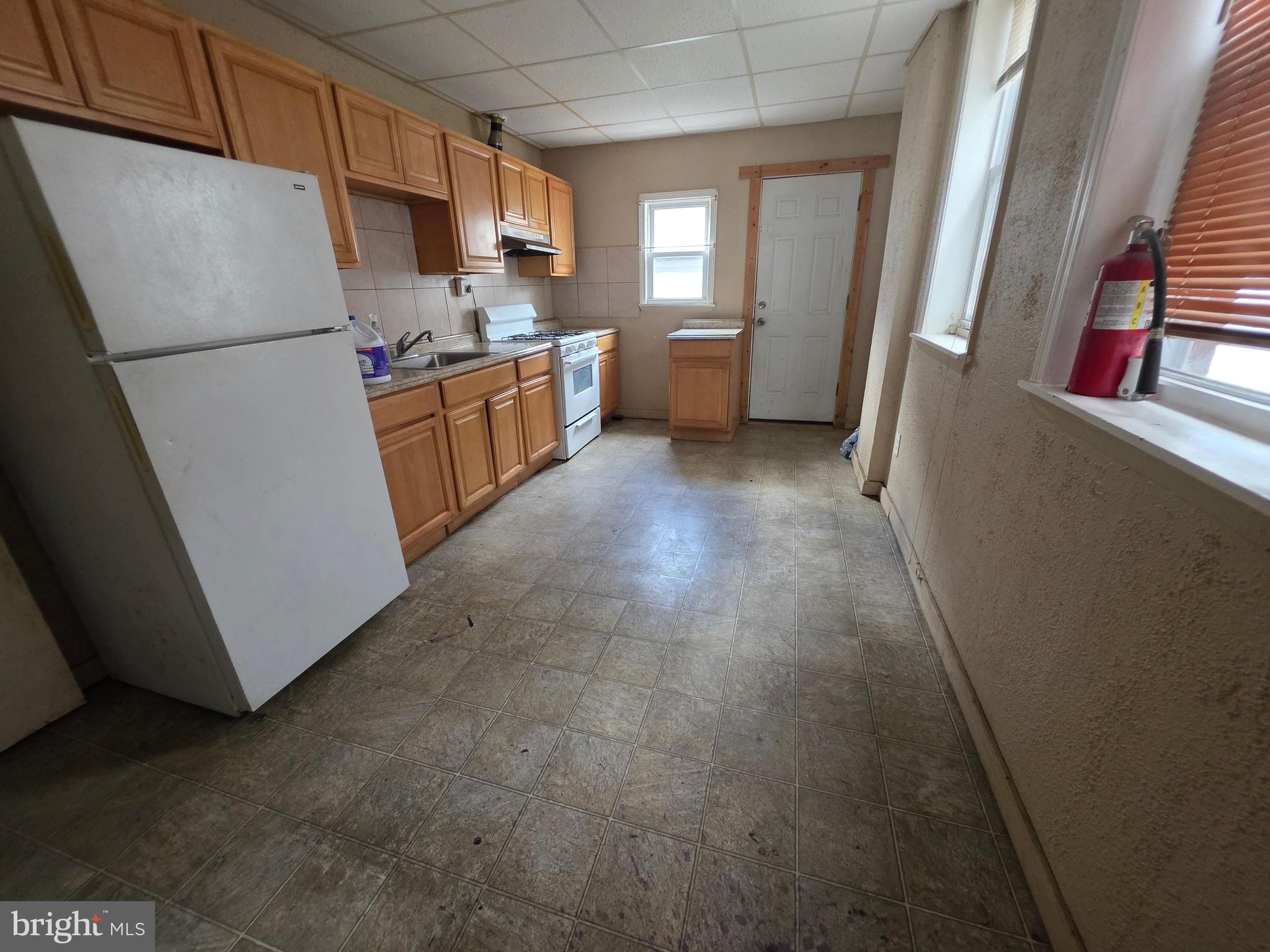 2852 N MASCHER STREET