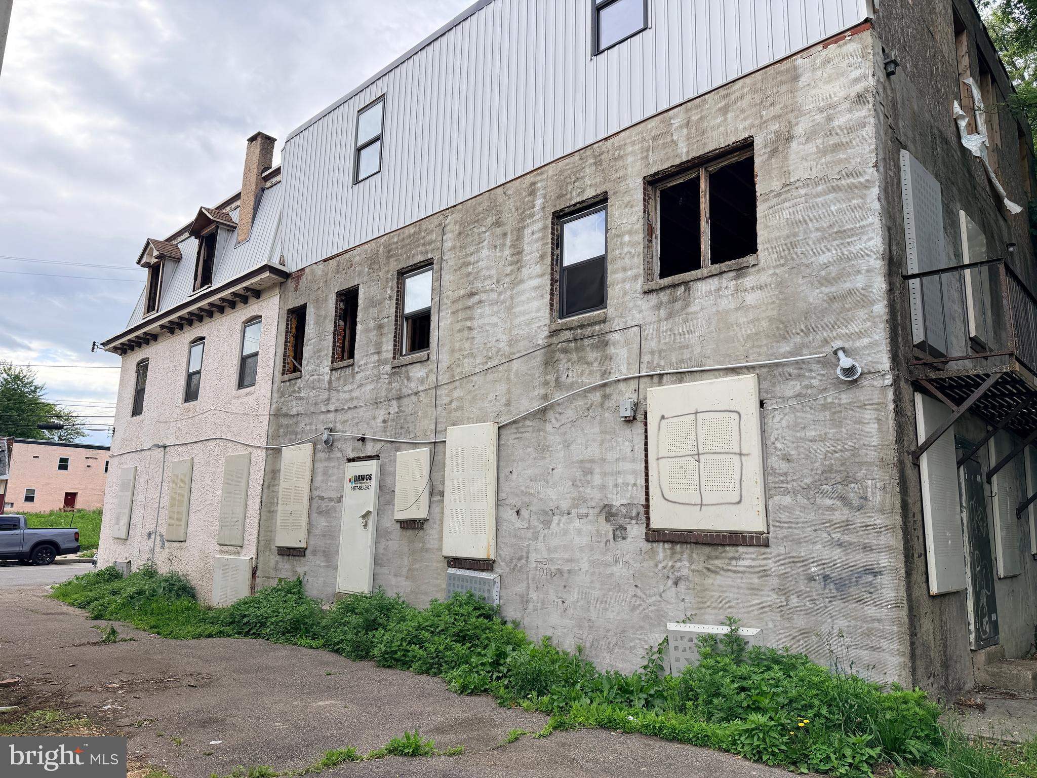 1113 UPLAND STREET 1115