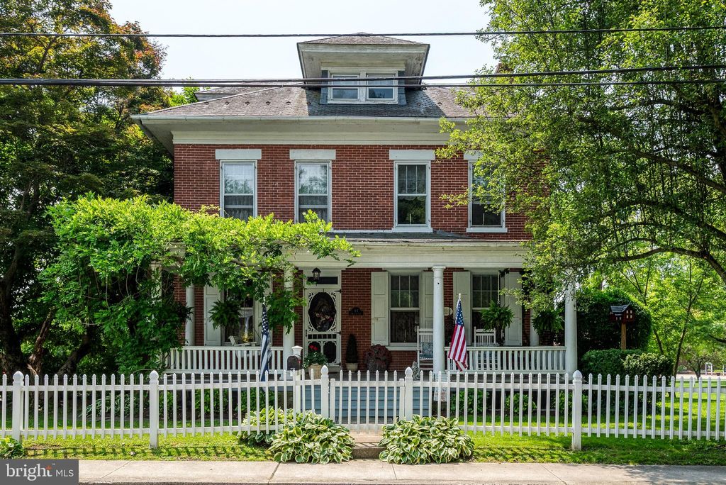 Photo of 44 W Cottage Avenue, MILLERSVILLE, PA 17551 (MLS # PALA2071190)