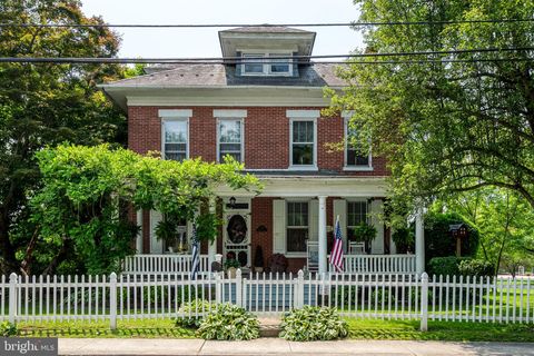 Photo of 44 W Cottage Avenue, MILLERSVILLE, PA 17551 (MLS # PALA2071190)