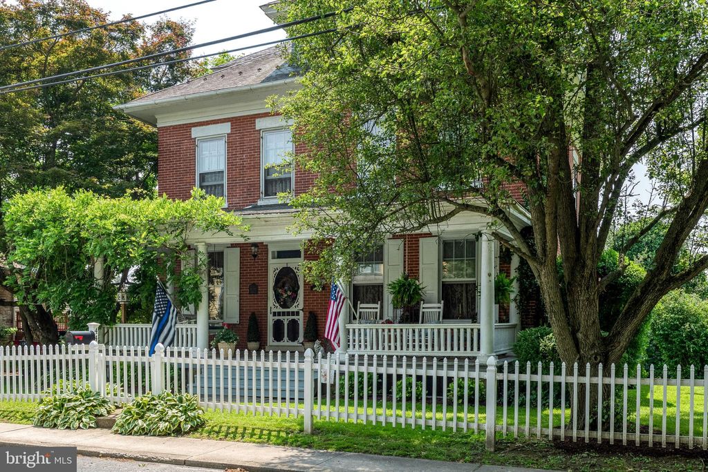 Photo of 44 W Cottage Avenue, MILLERSVILLE, PA 17551 (MLS # PALA2071190)