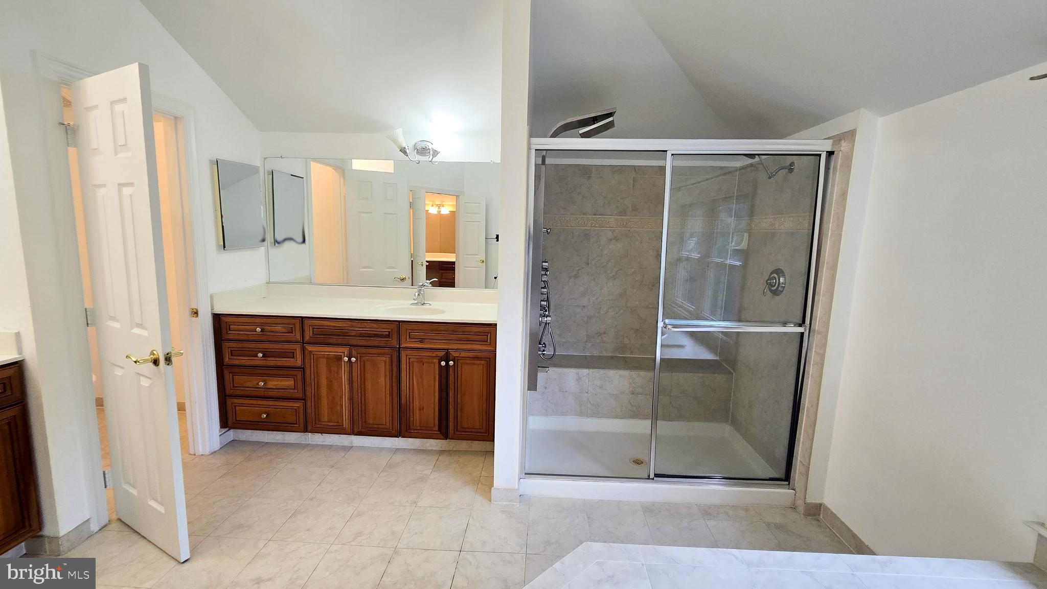 STONEWALL MANOR - Residential