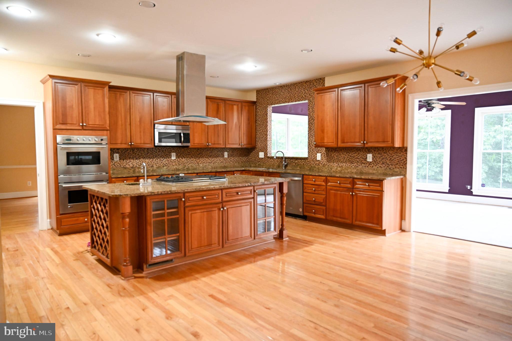 STONEWALL MANOR - Residential