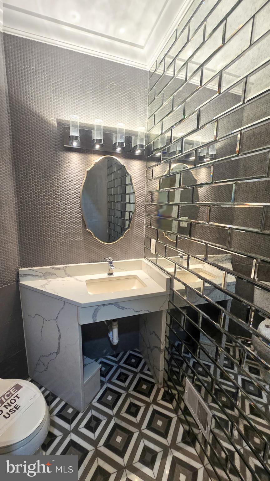 STONEWALL MANOR - Residential