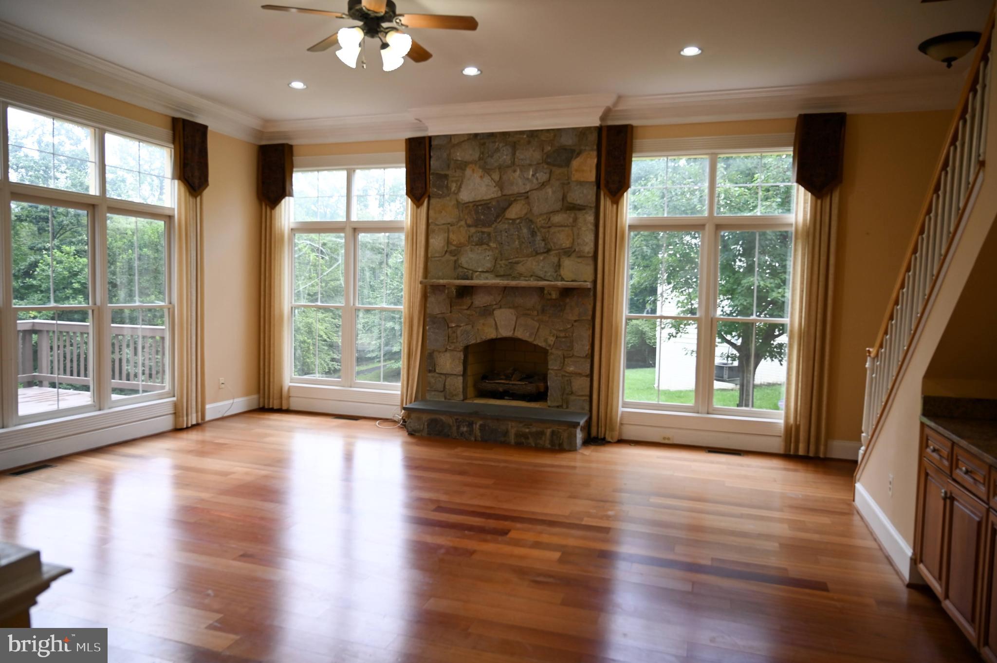 STONEWALL MANOR - Residential