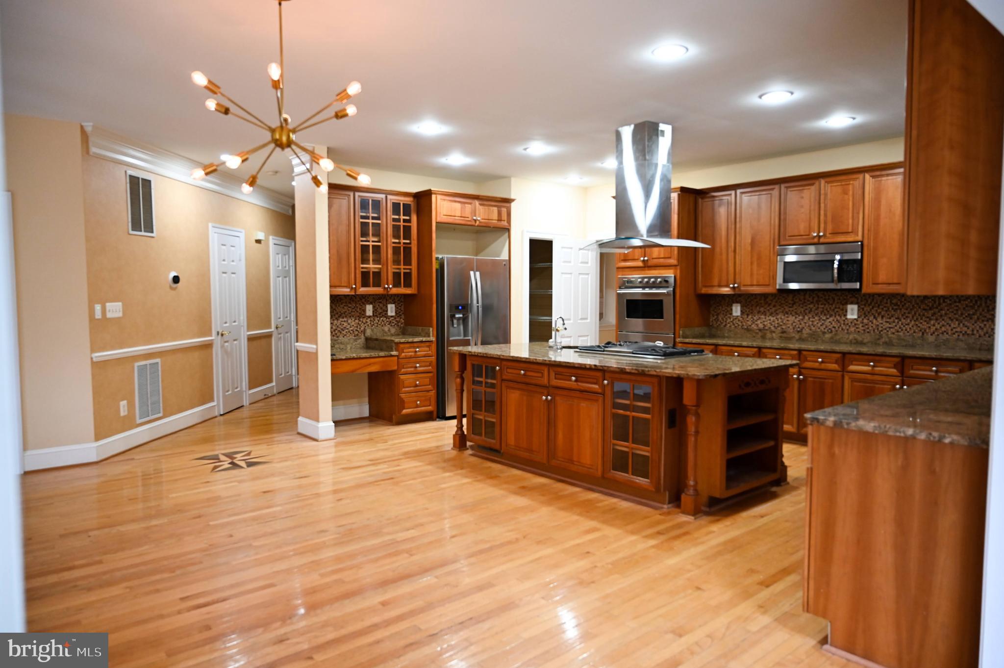 STONEWALL MANOR - Residential