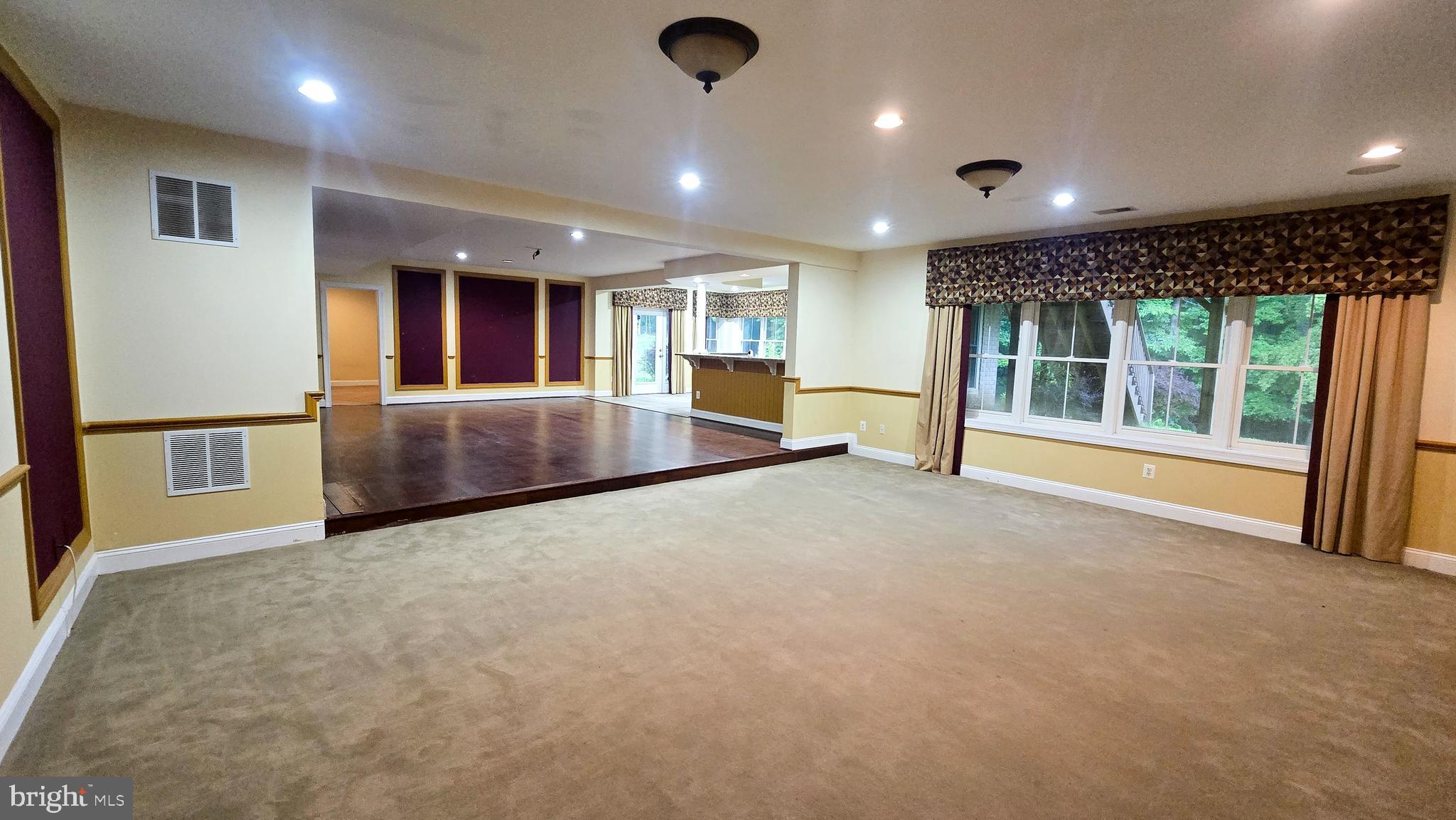 STONEWALL MANOR - Residential