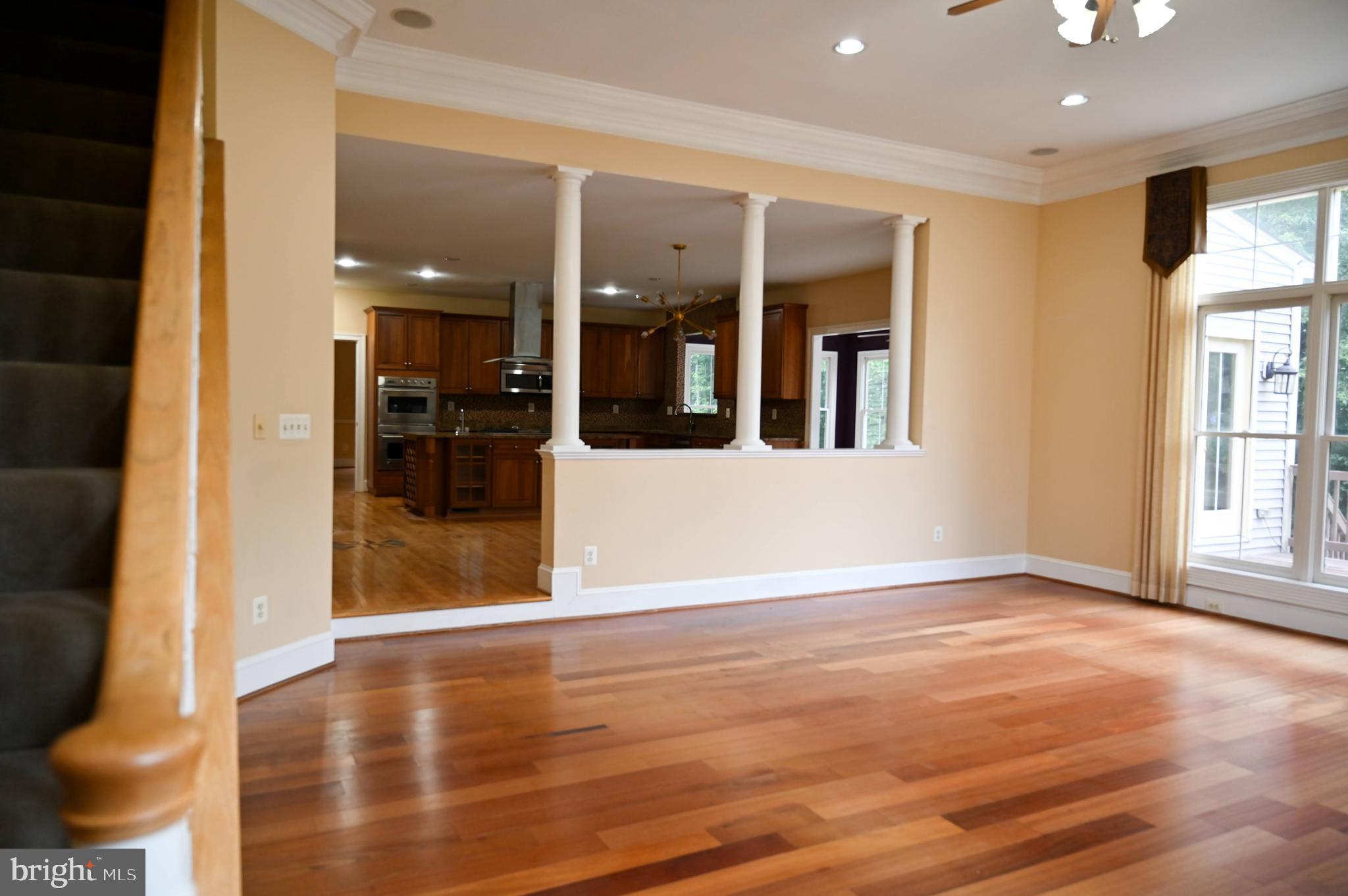 STONEWALL MANOR - Residential