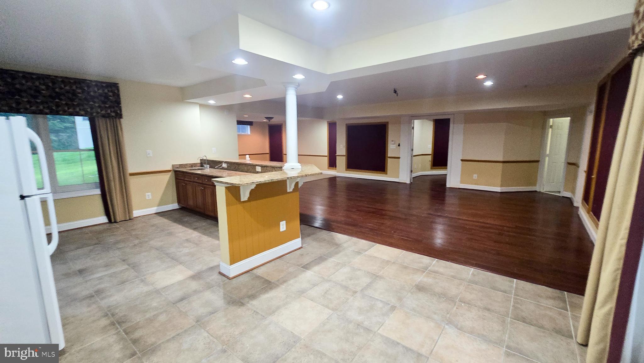 STONEWALL MANOR - Residential