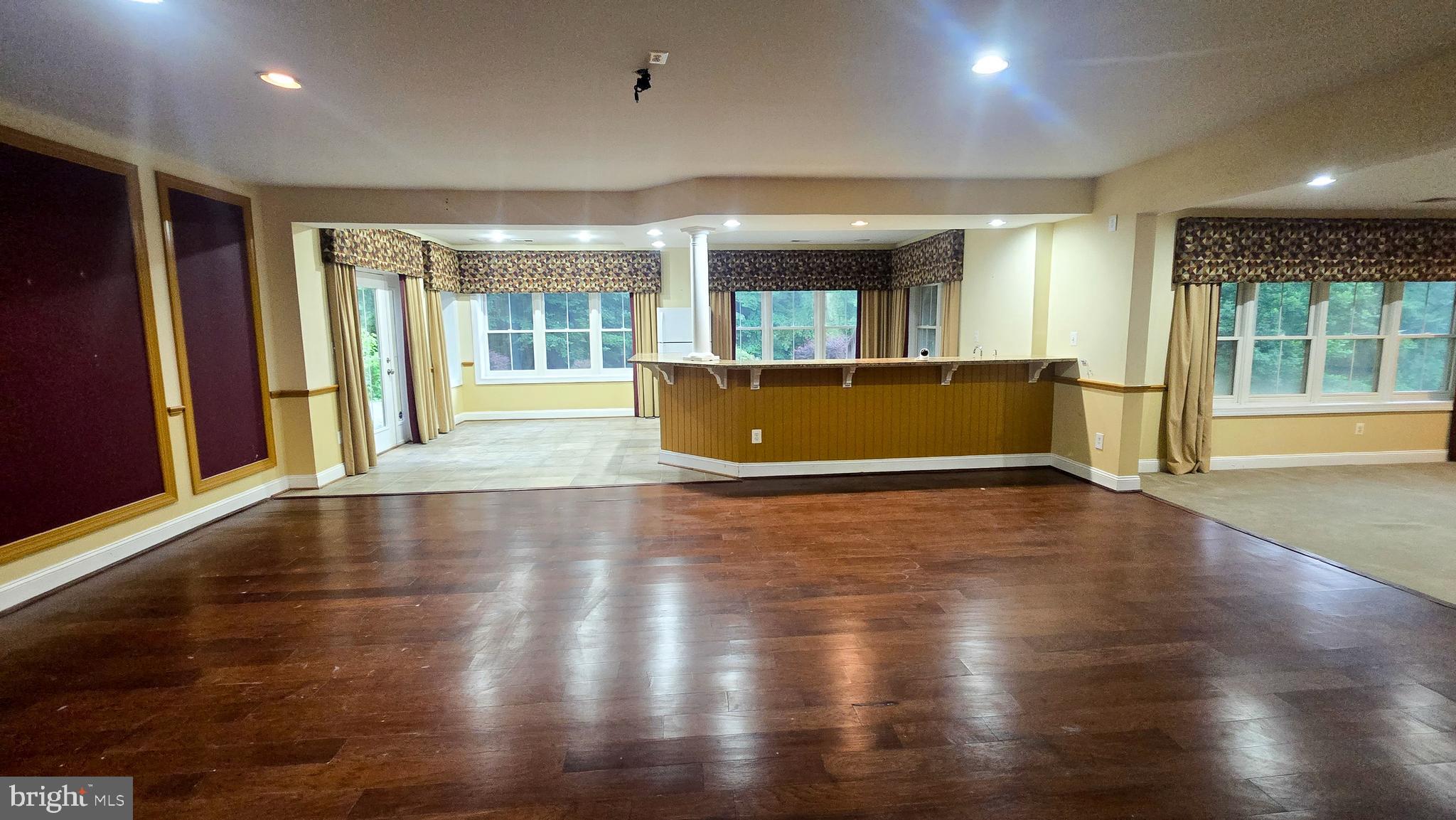 STONEWALL MANOR - Residential